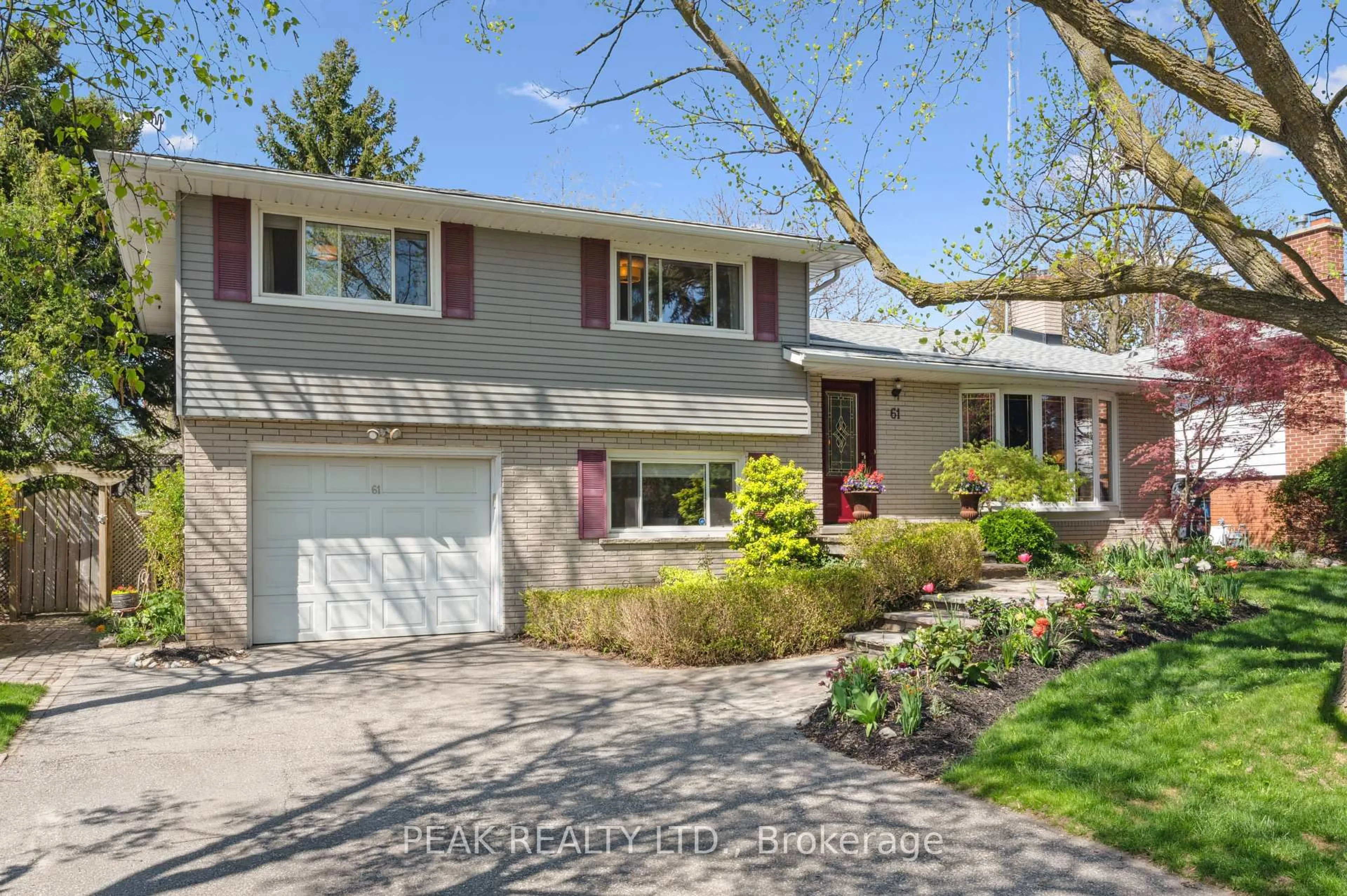 Home with vinyl exterior material, street for 61 Larkspur Cres, Kitchener Ontario N2M 4W8