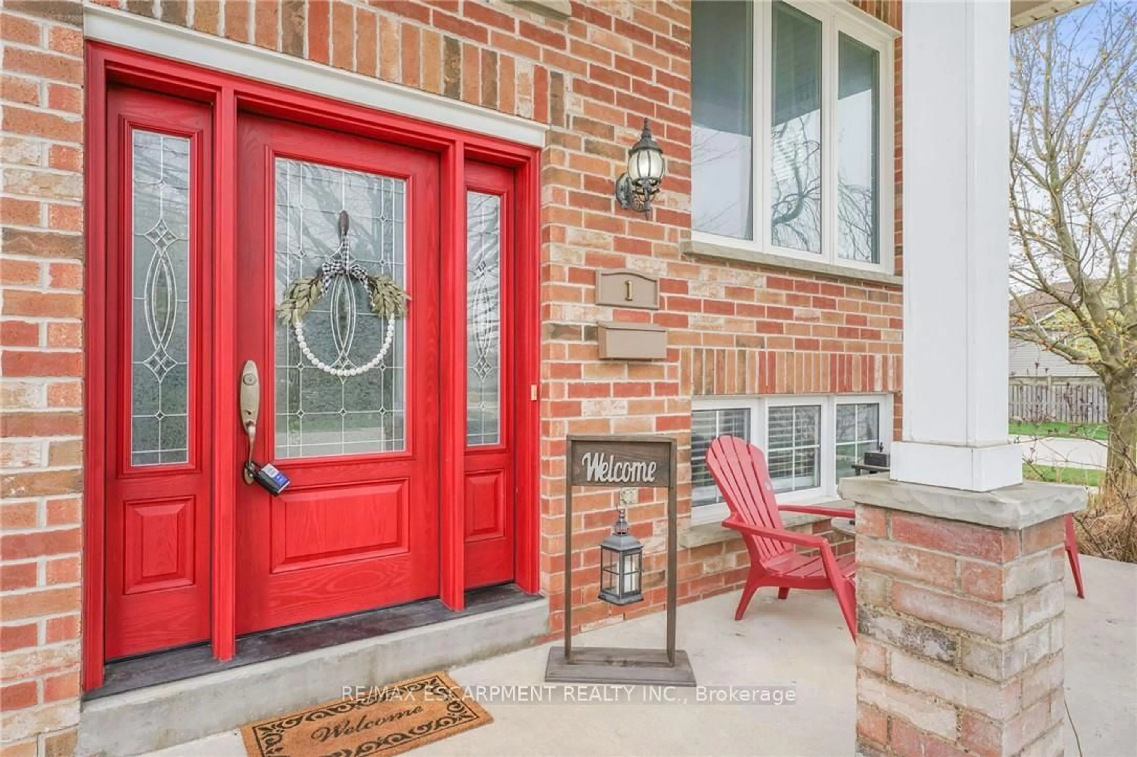 Indoor entryway for 1 Beynon Crt, Ingersoll Ontario N5C 4G3