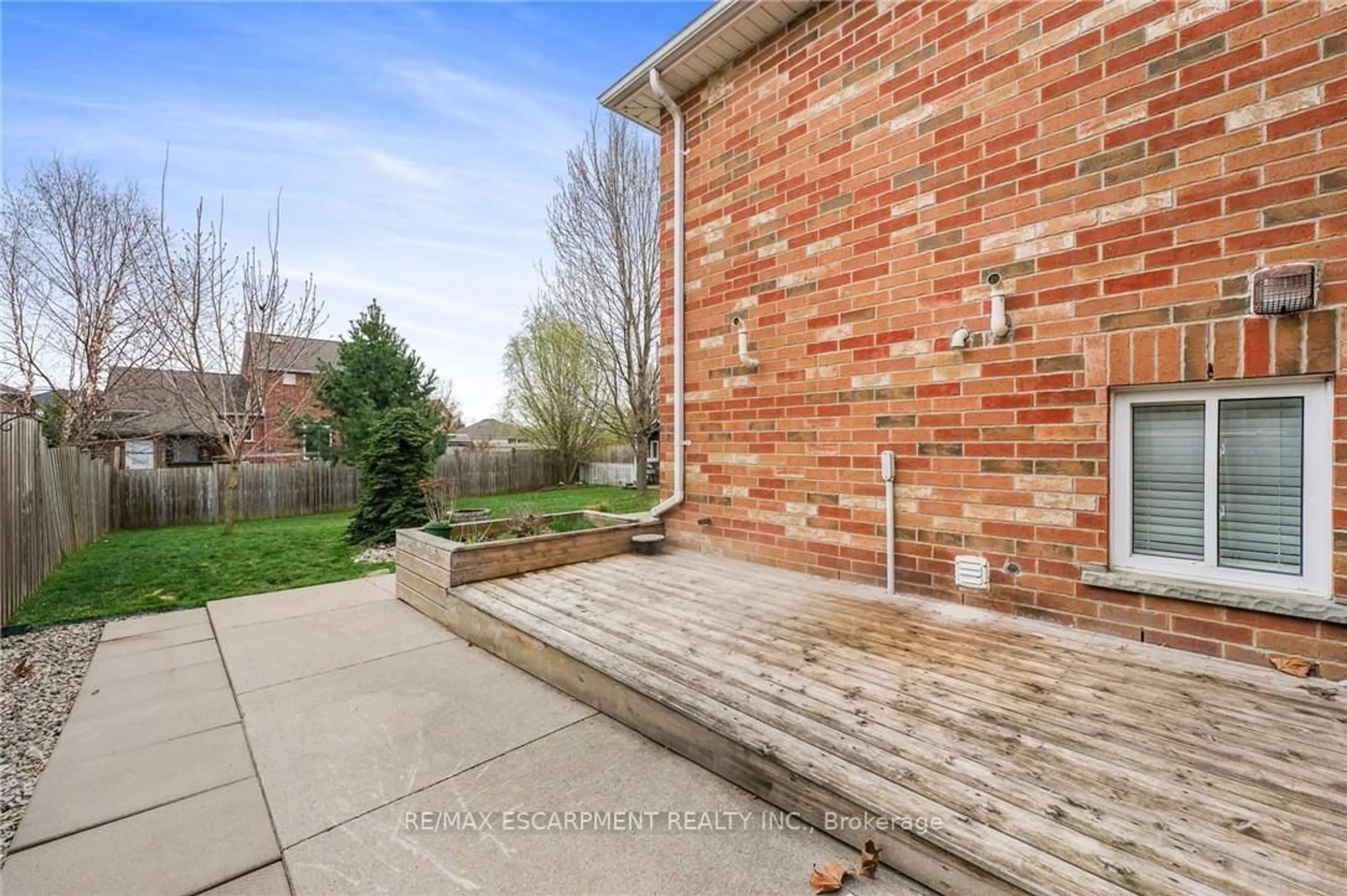 Patio, street for 1 Beynon Crt, Ingersoll Ontario N5C 4G3
