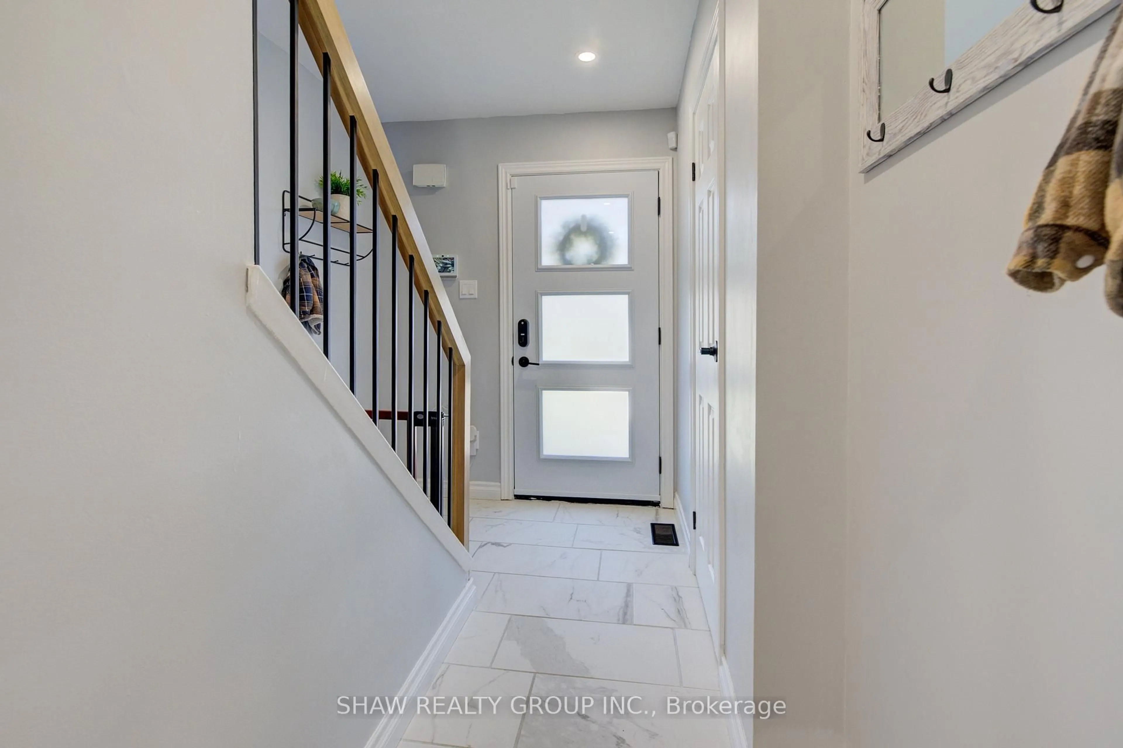Indoor entryway for 1060 Canfield Cres #3, Woodstock Ontario N4S 8P3
