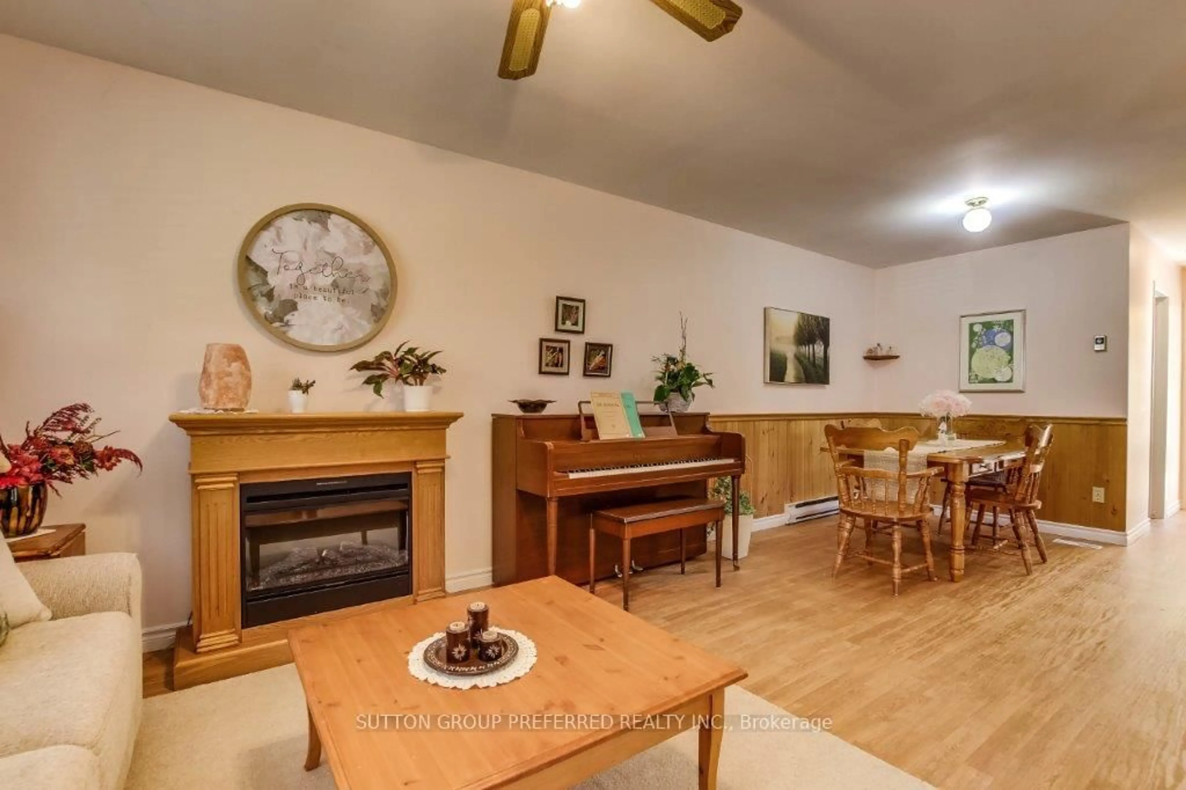 Living room with furniture, wood/laminate floor for 139 Olympic Cres, London North Ontario N6G 3P4