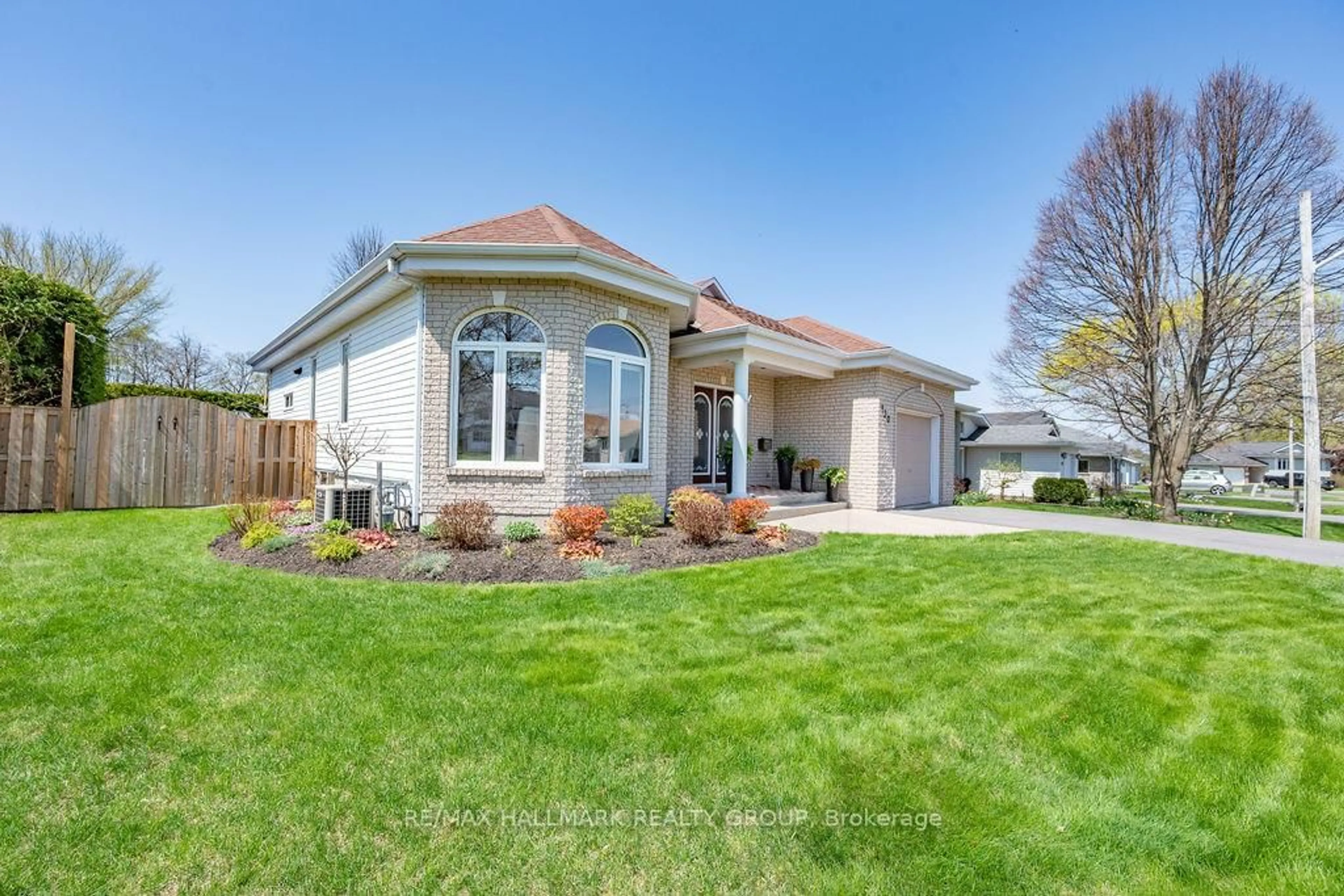 Home with vinyl exterior material, street for 230 Vanier Cres, Renfrew Ontario K7V 4M9