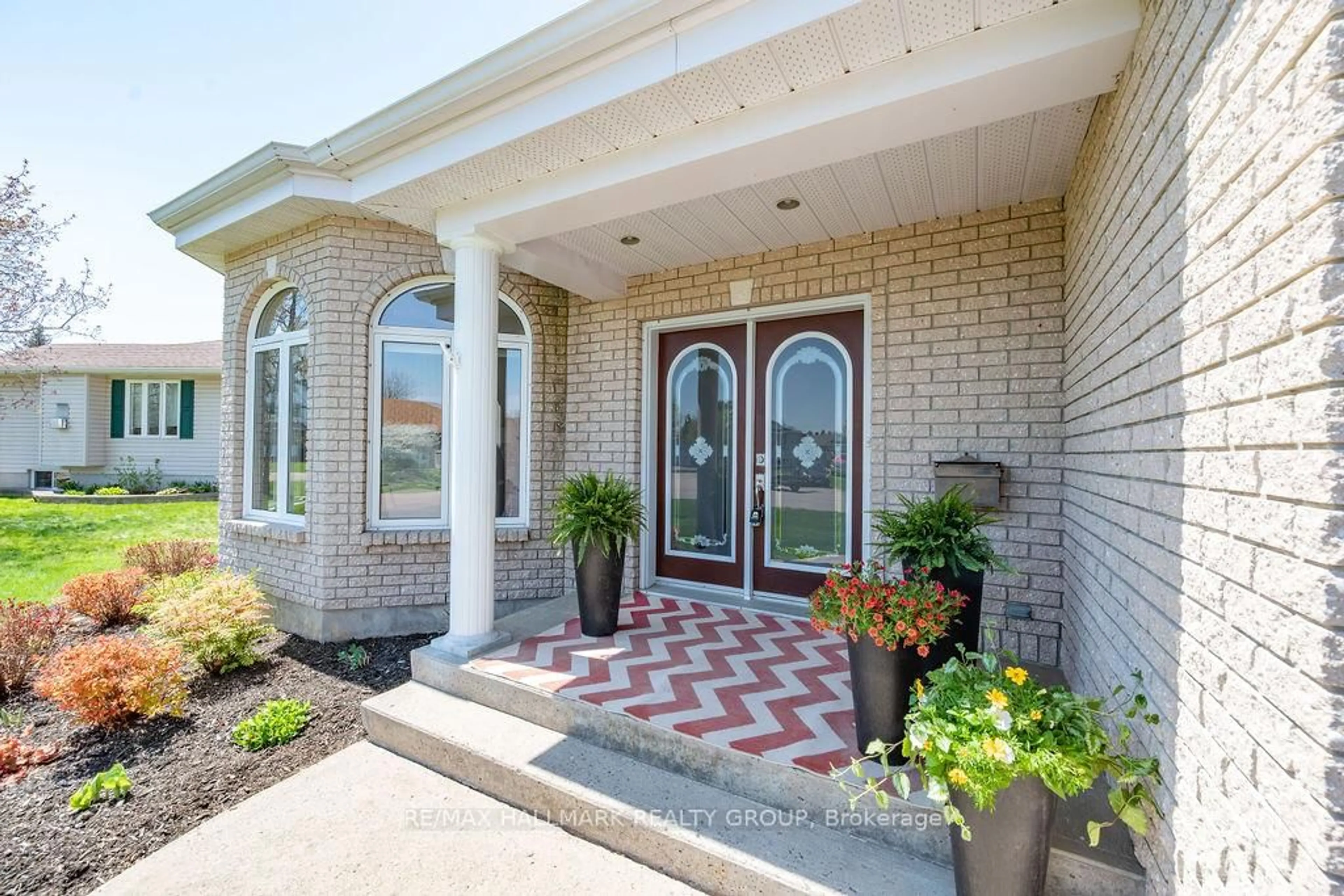 Indoor entryway for 230 Vanier Cres, Renfrew Ontario K7V 4M9