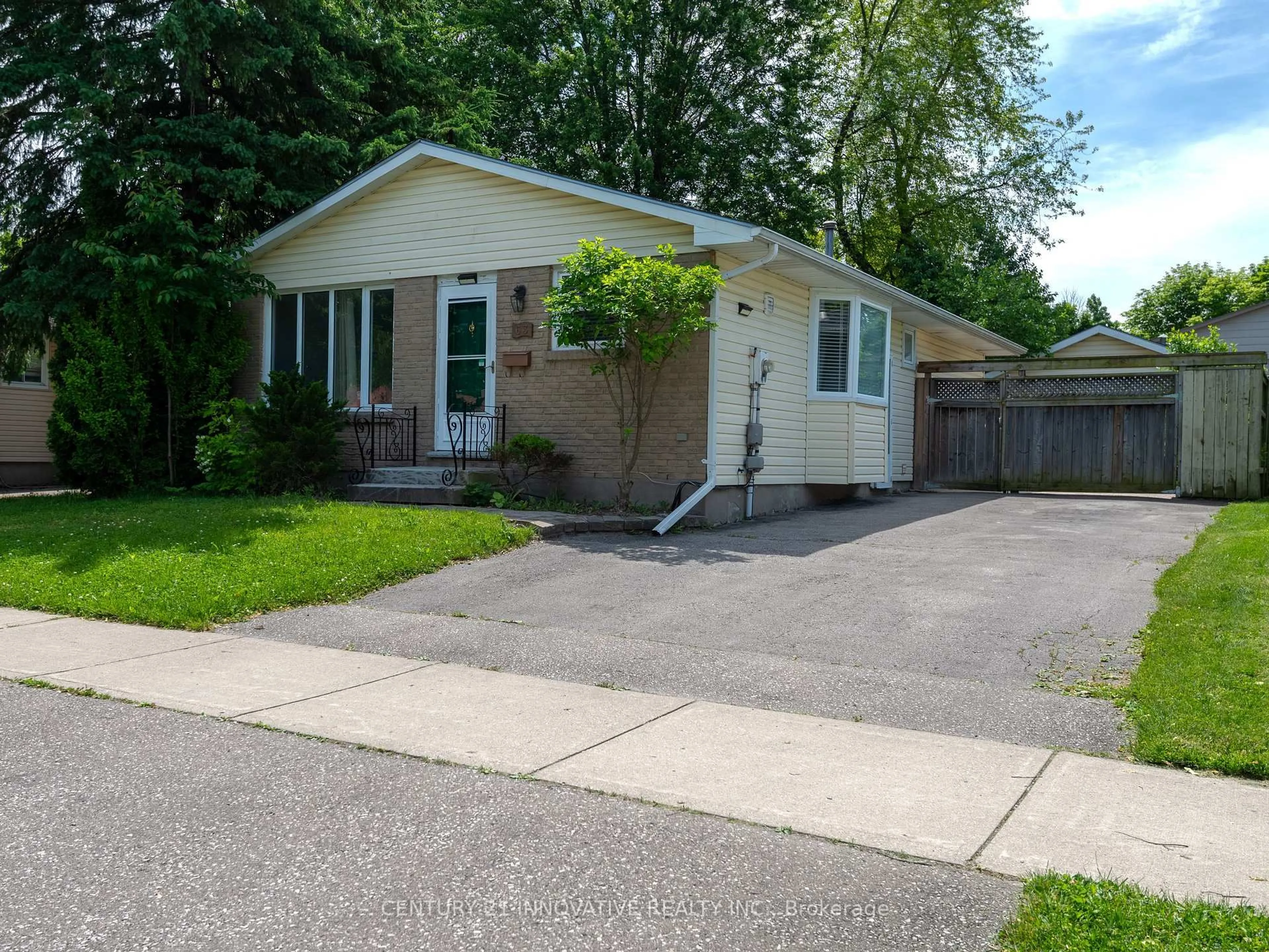 Home with vinyl exterior material, street for 63 Ardsley Rd, London North Ontario N6G 3J4