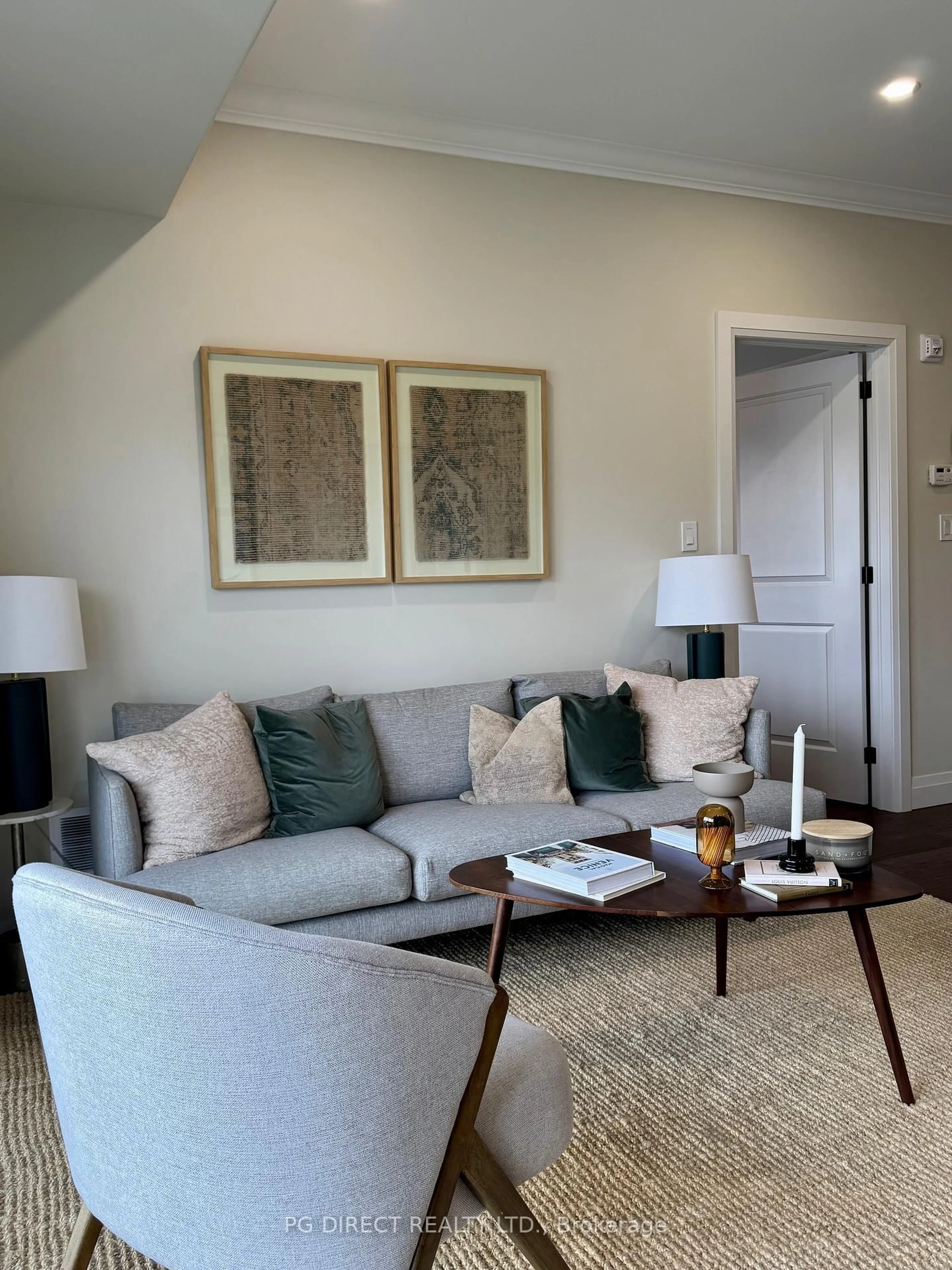 Living room with furniture, unknown for 19 Hampton Lane #102, Selwyn Ontario K0L 2H0