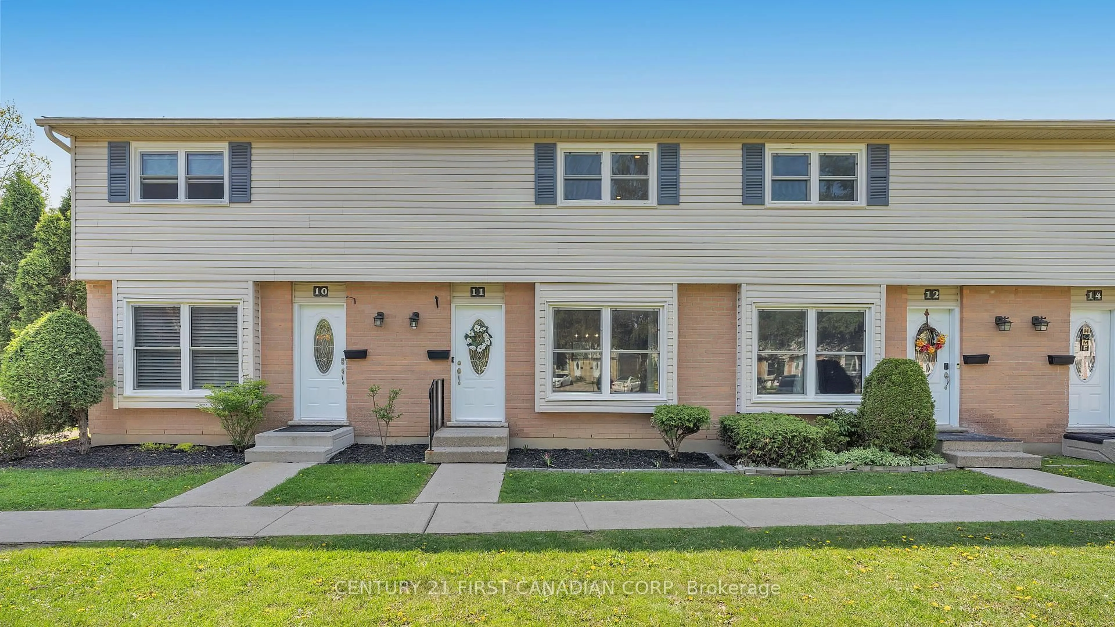 Home with vinyl exterior material, street for 101 Highview Ave #11, London South Ontario N6C 5G4