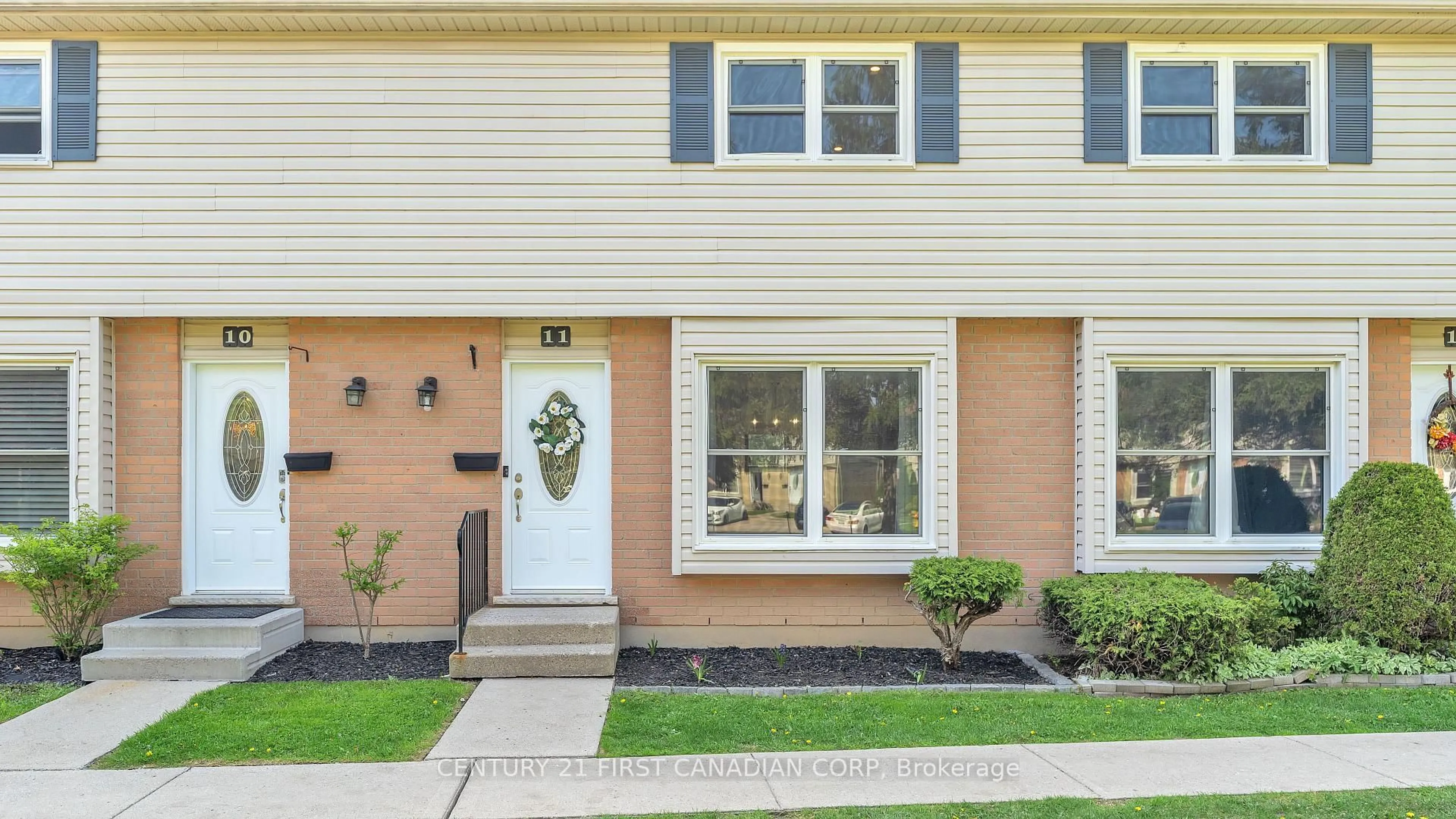 Home with vinyl exterior material, street for 101 Highview Ave #11, London South Ontario N6C 5G4