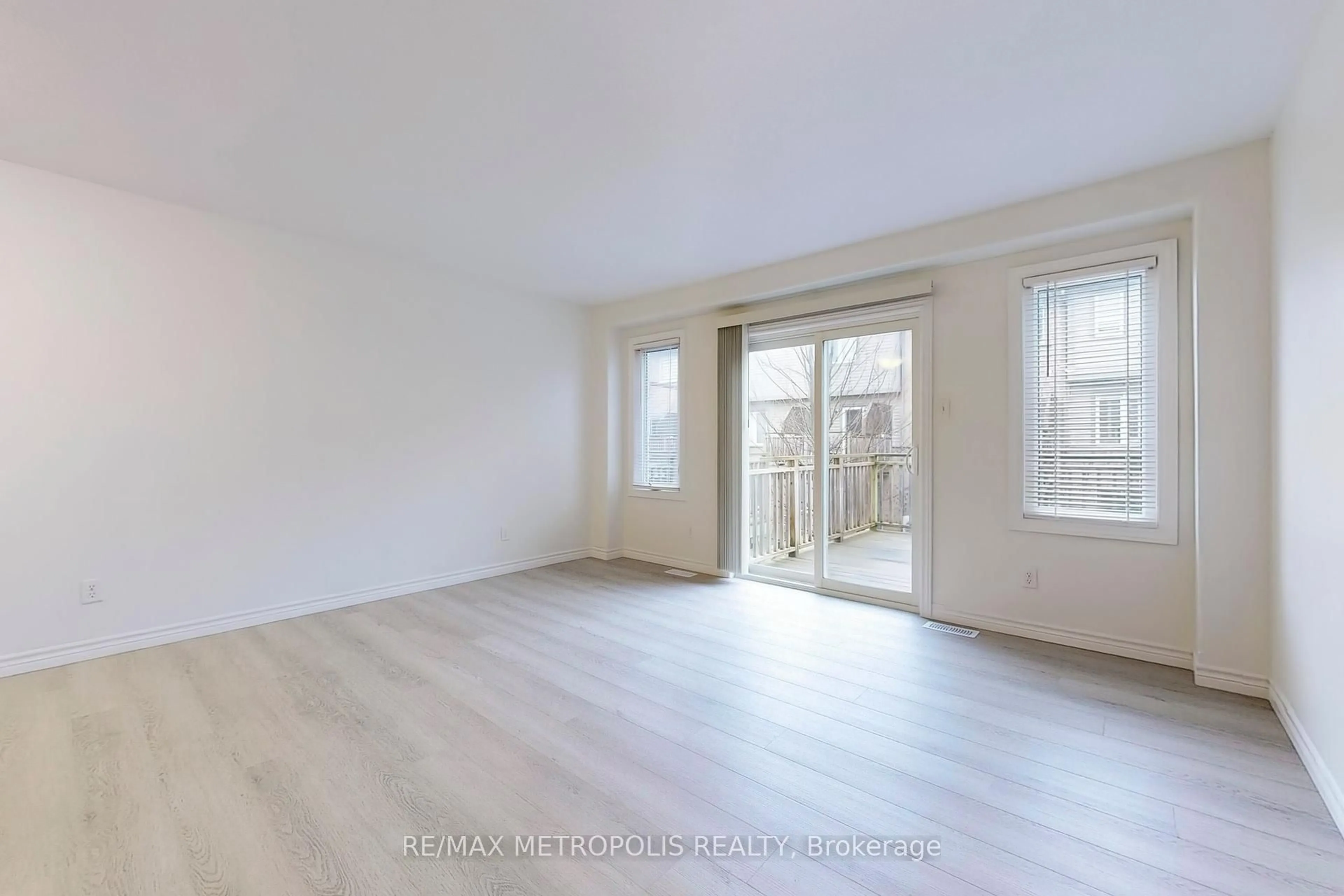 A pic of a room for 10 FOXGLOVE Cres #22, Kitchener Ontario N2E 0E1