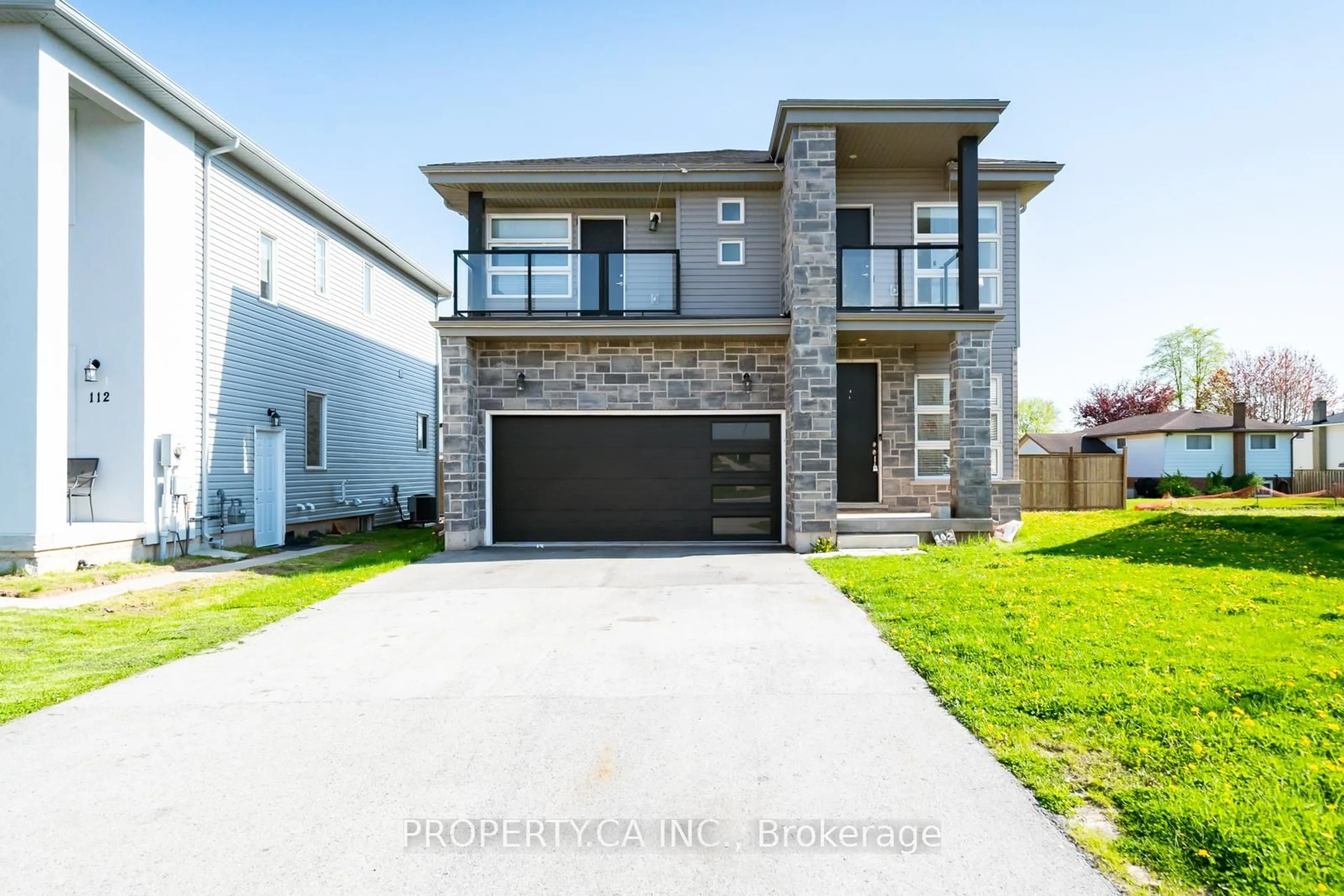Home with brick exterior material, street for 102 Bethune Ave, Welland Ontario L3B 0H5