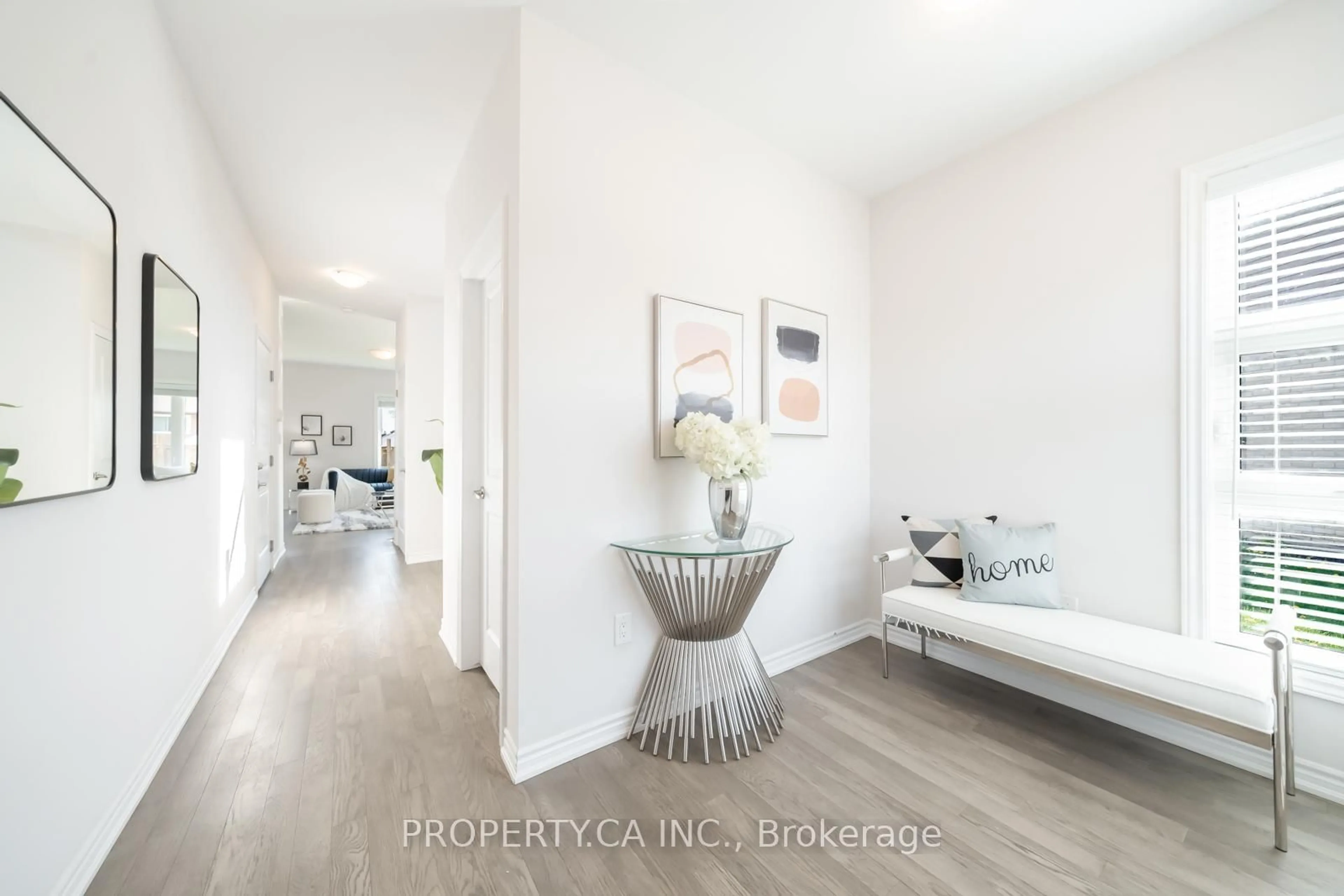 Indoor entryway for 102 Bethune Ave, Welland Ontario L3B 0H5