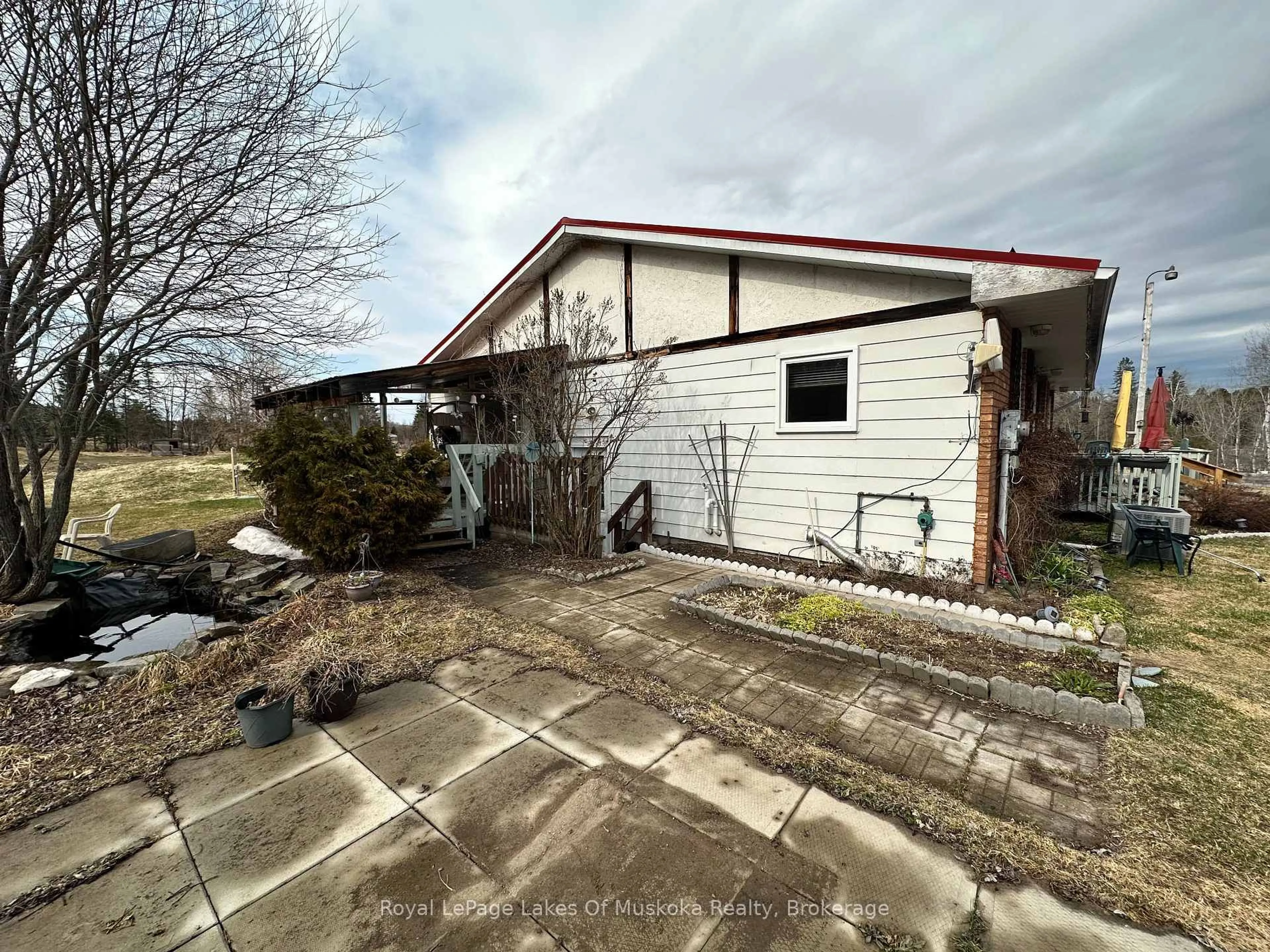 A pic from outside/outdoor area/front of a property/back of a property/a pic from drone, unknown for 250 Stephenson 12 Rd, Huntsville Ontario P0B 1M0
