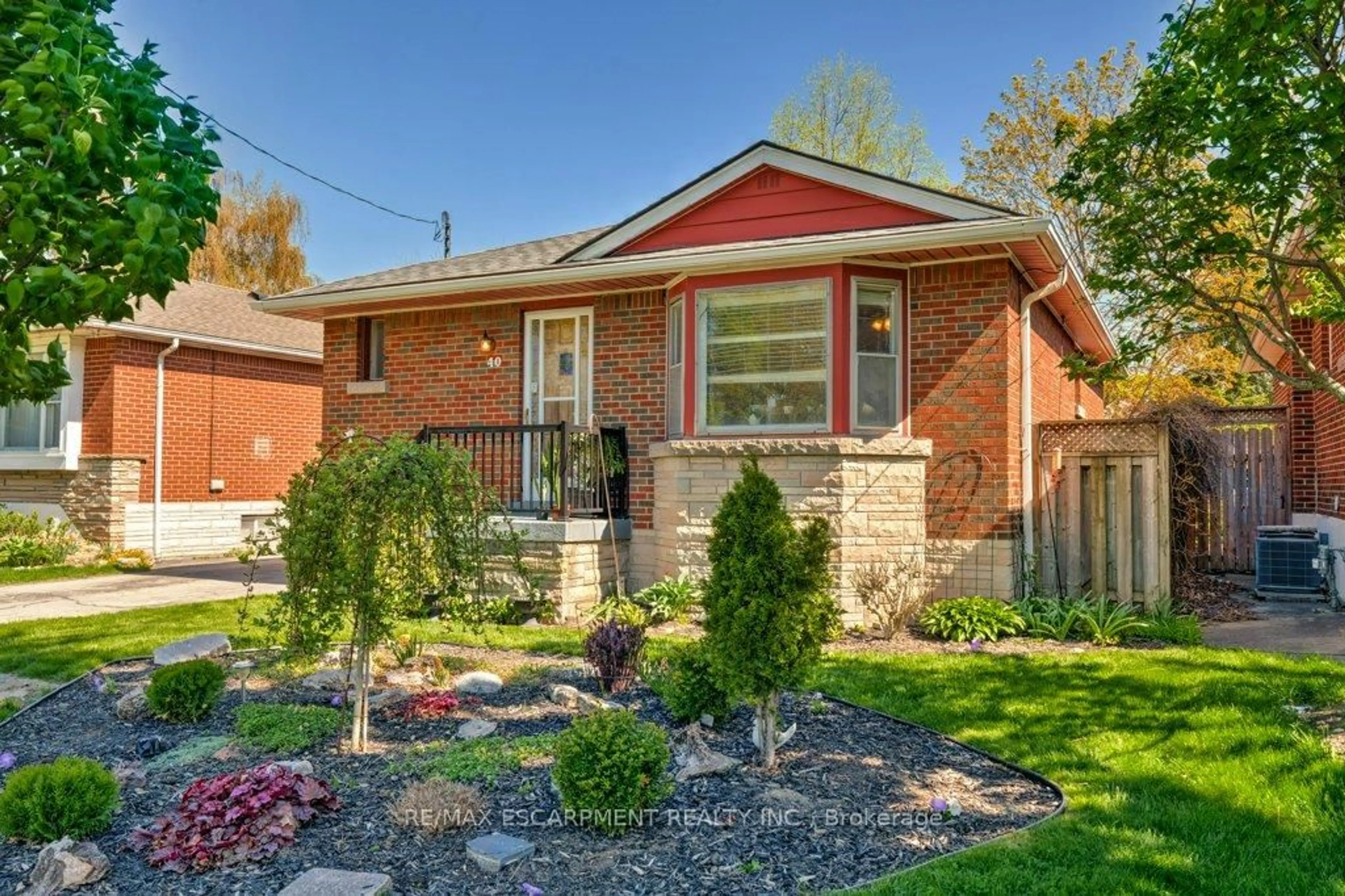 Home with brick exterior material, street for 40 Richwill Rd, Hamilton Ontario L9C 1S1
