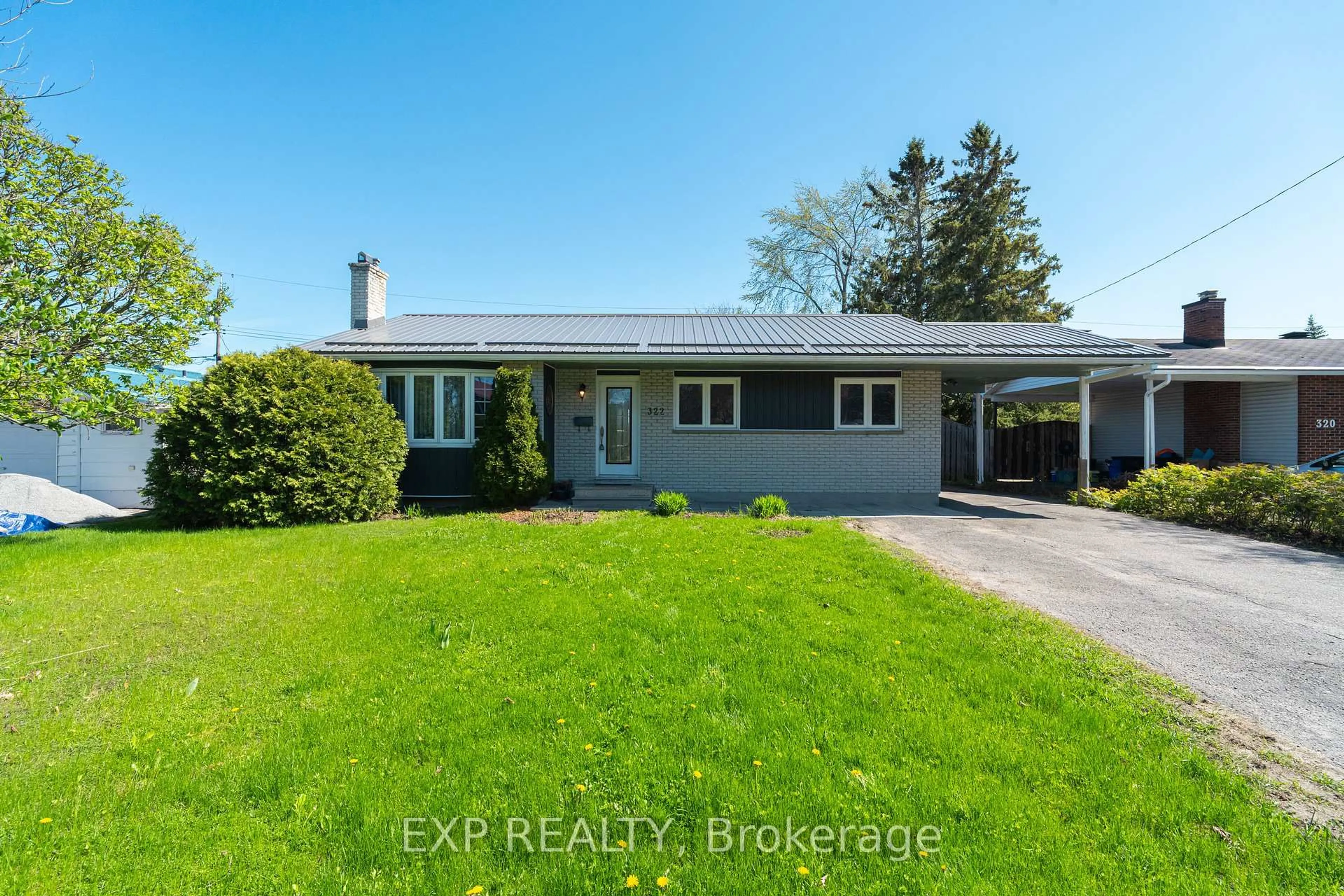 A pic from outside/outdoor area/front of a property/back of a property/a pic from drone, street for 322 GALLOWAY Dr, Orleans Ontario K1E 1W3