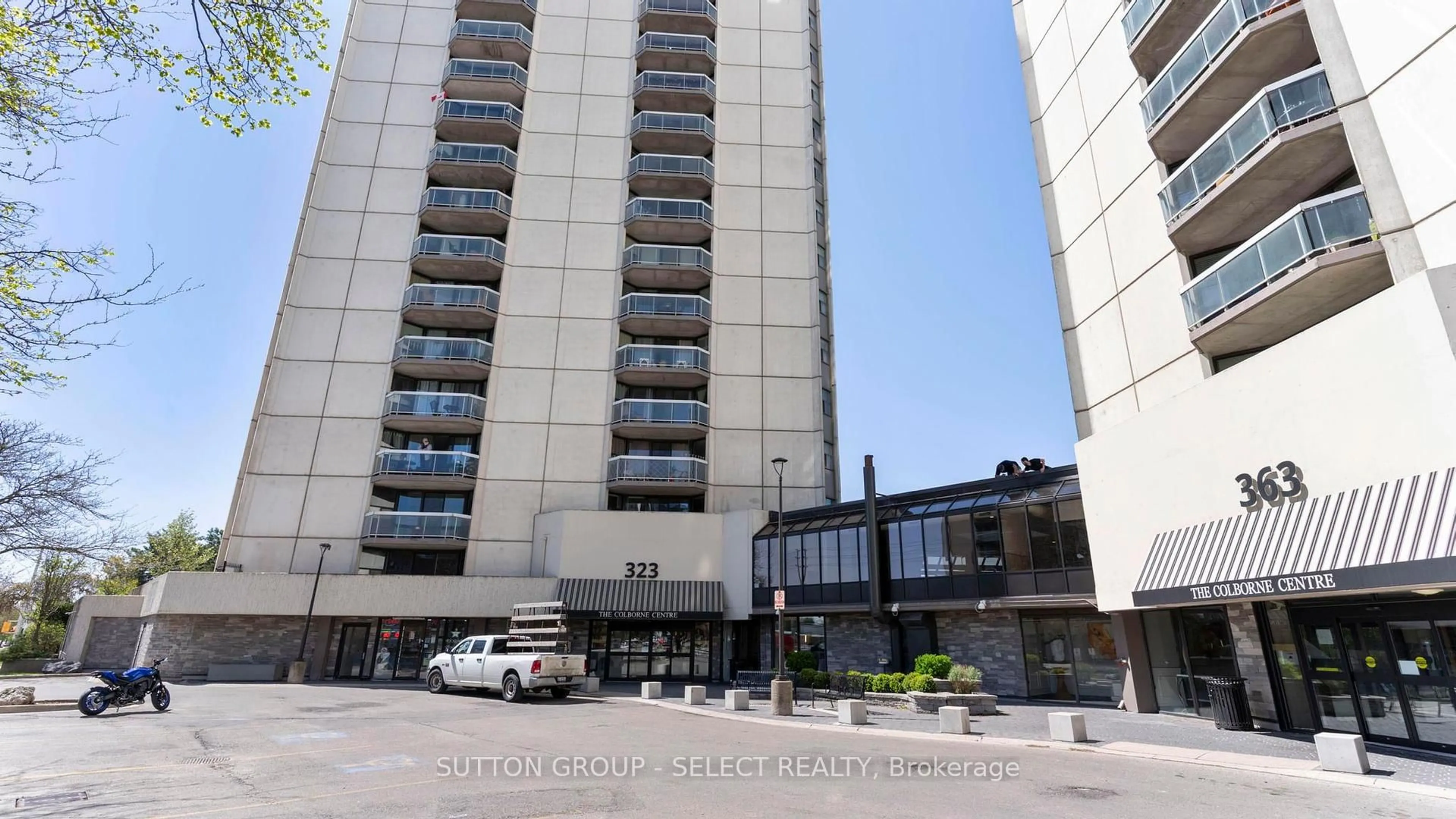Indoor foyer for 323 Colborne St #1501, London East Ontario N6B 3N8