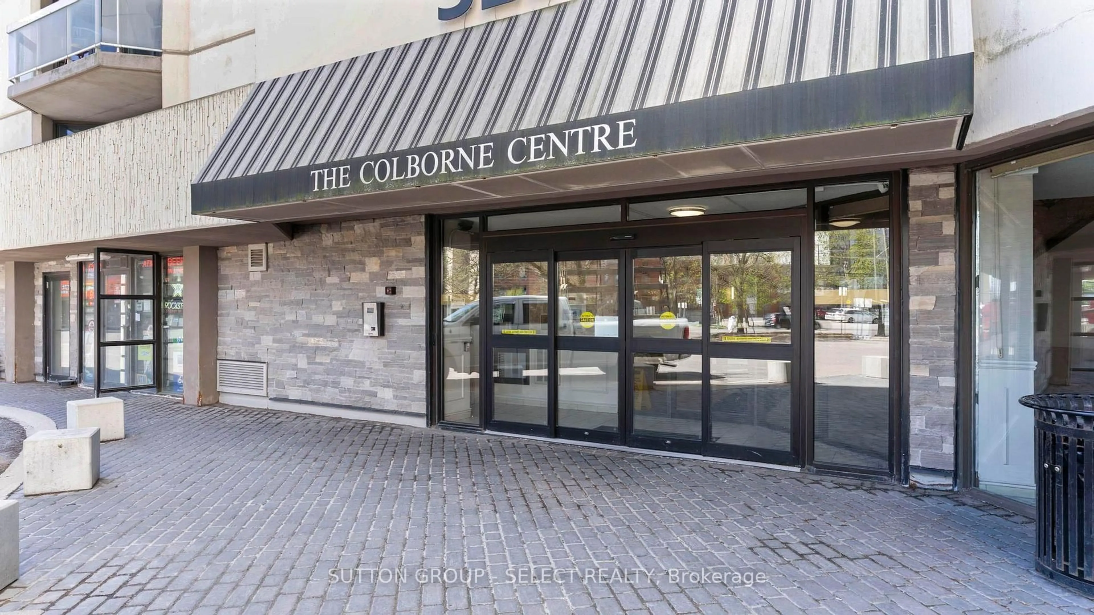 Indoor foyer for 323 Colborne St #1501, London East Ontario N6B 3N8