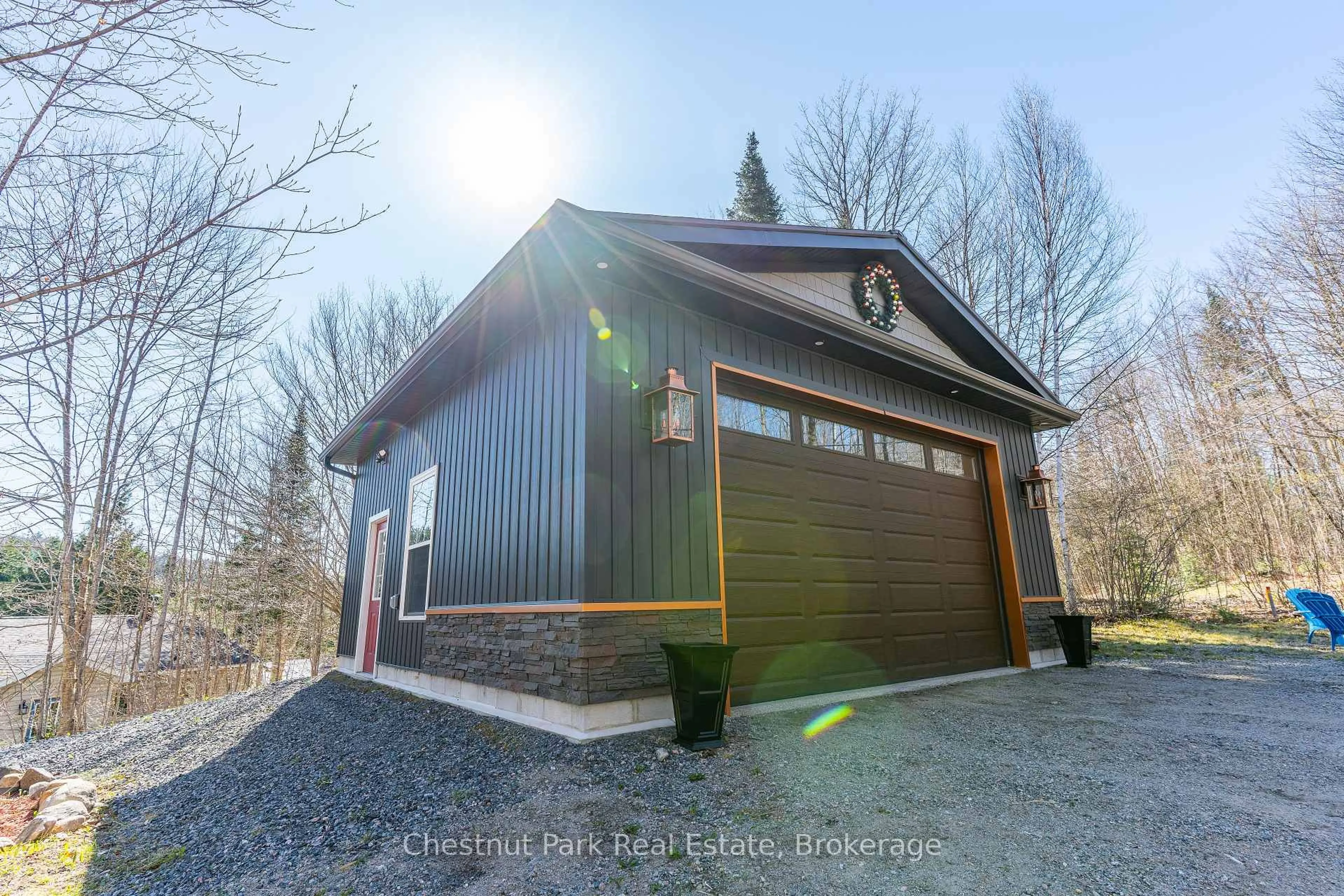 Indoor garage for 1581 Breckles Dr, Dysart et al Ontario K0M 1S0