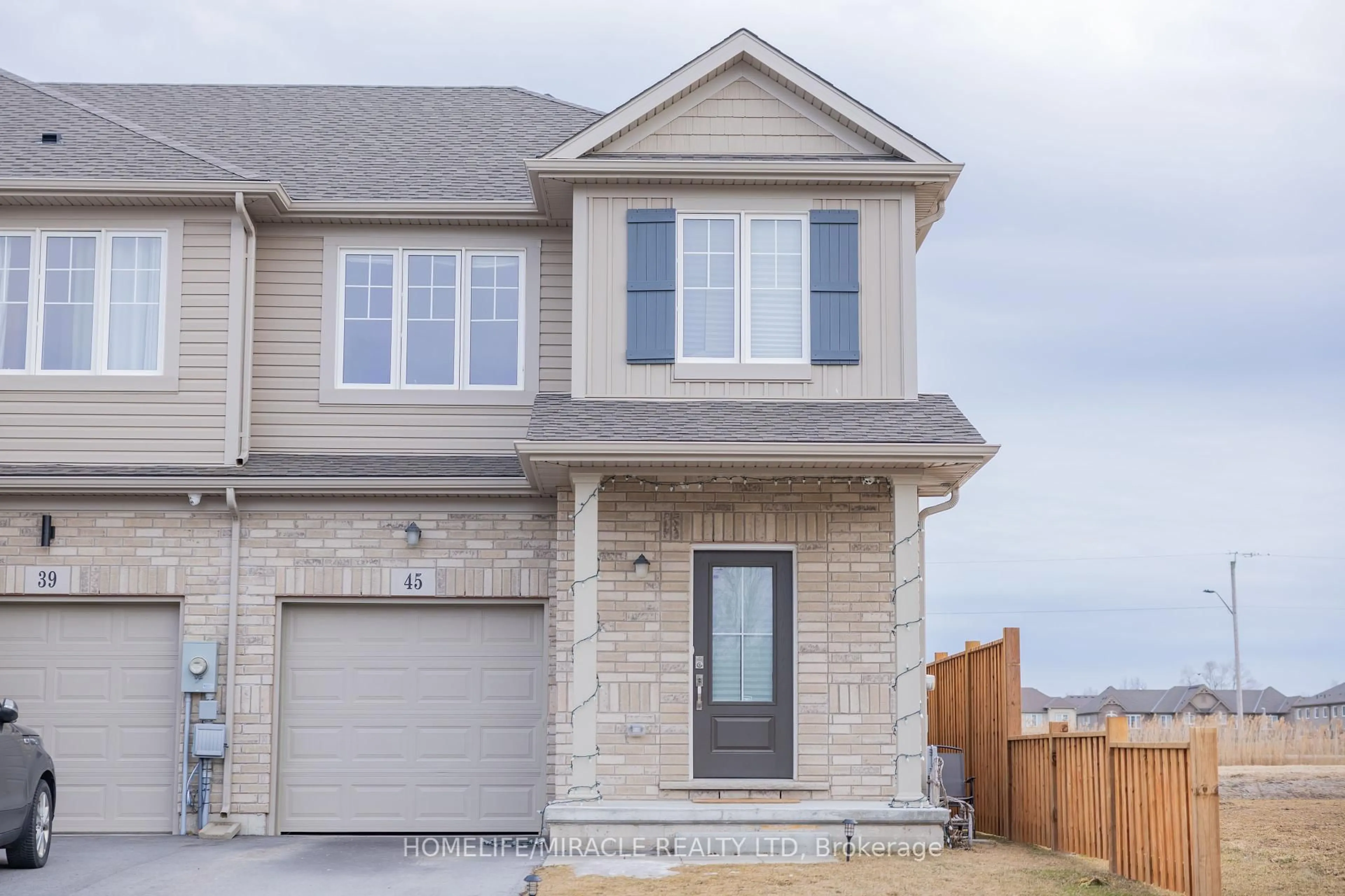 Home with brick exterior material, street for 45 Sycamore St, Welland Ontario L3C 0H8