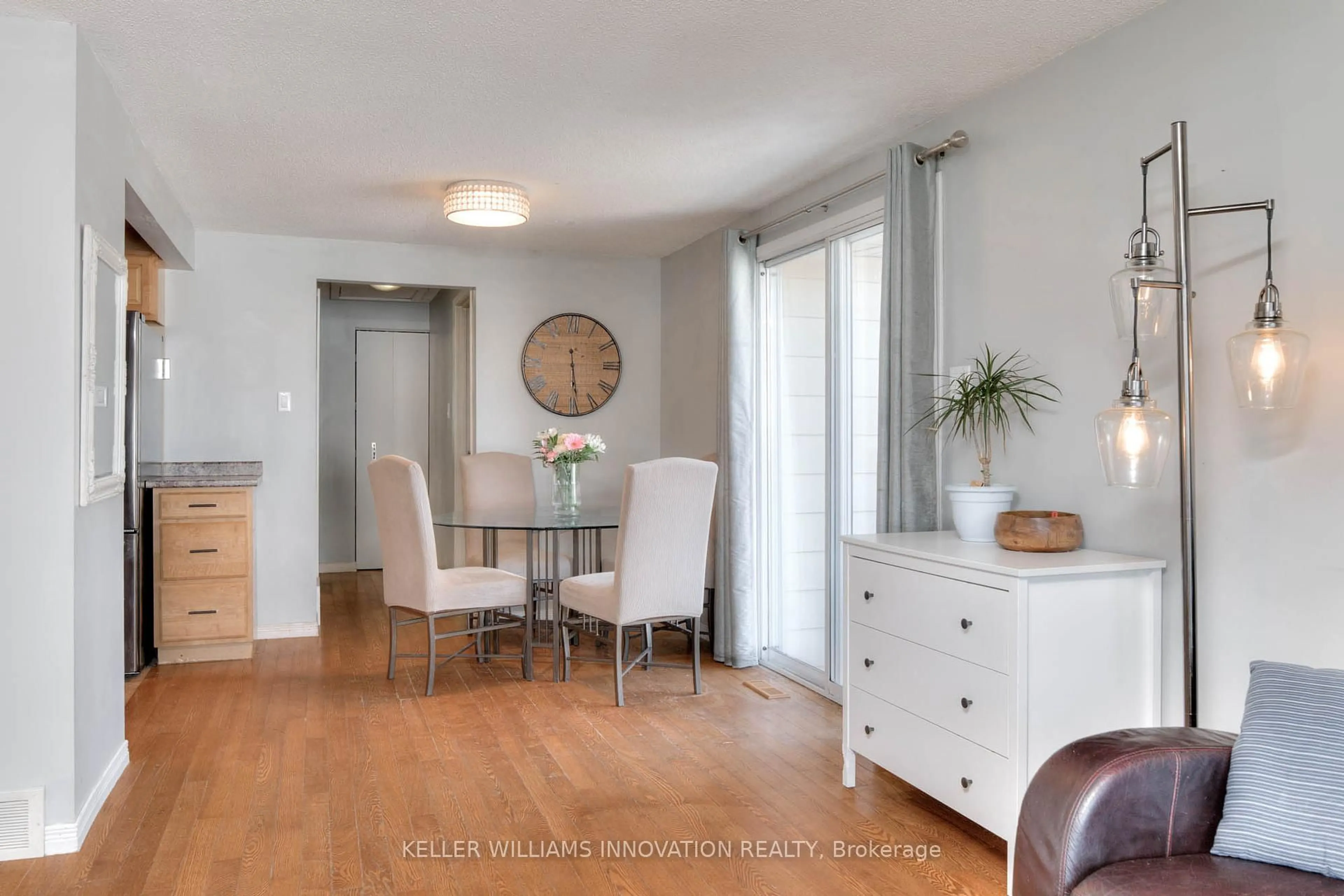 Dining room, wood/laminate floor for 64 Harvest Crt, Kitchener Ontario N2P 1T3