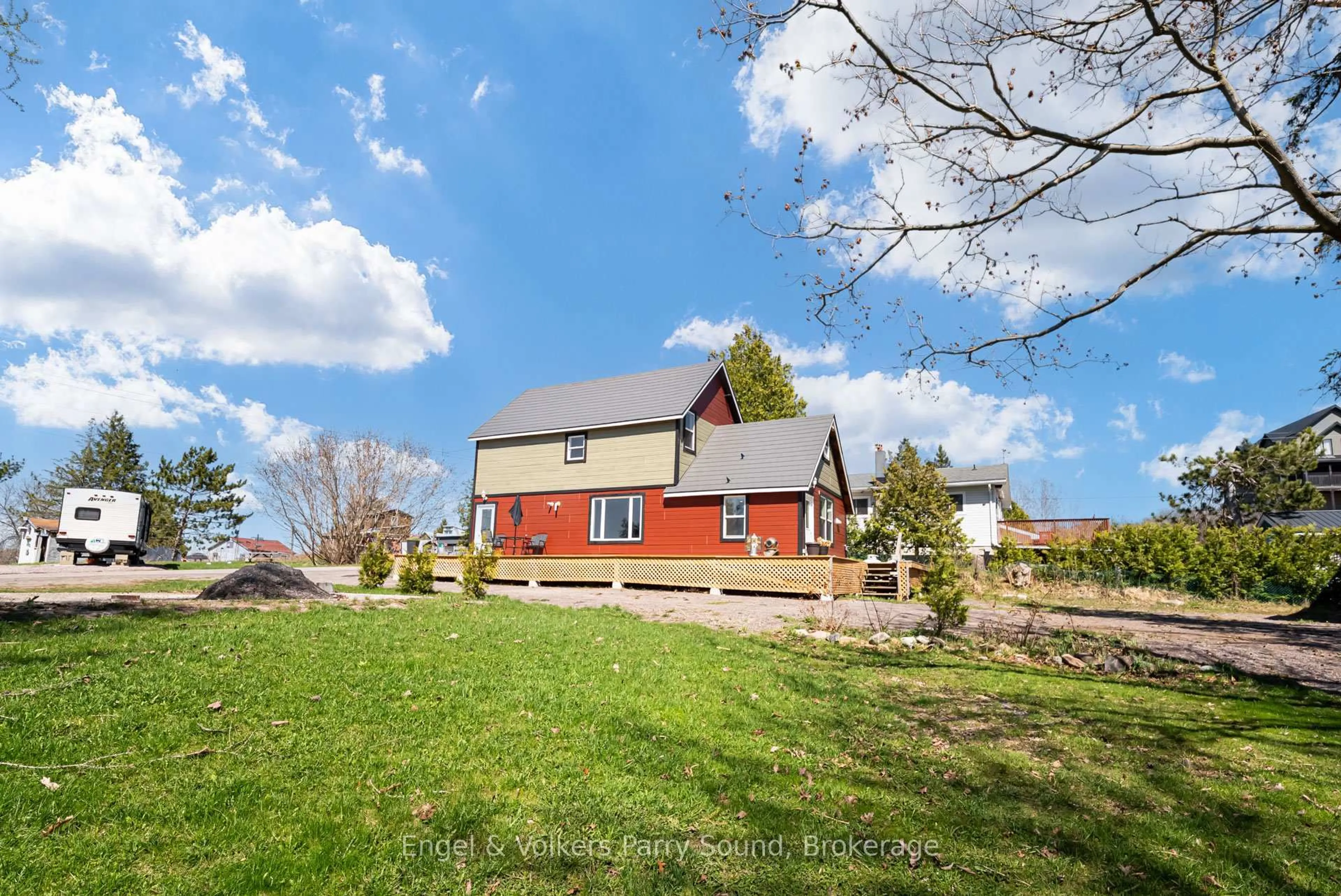 A pic from outside/outdoor area/front of a property/back of a property/a pic from drone, unknown for 1 Holland Ave, Parry Sound Remote Area Ontario P0G 1B0
