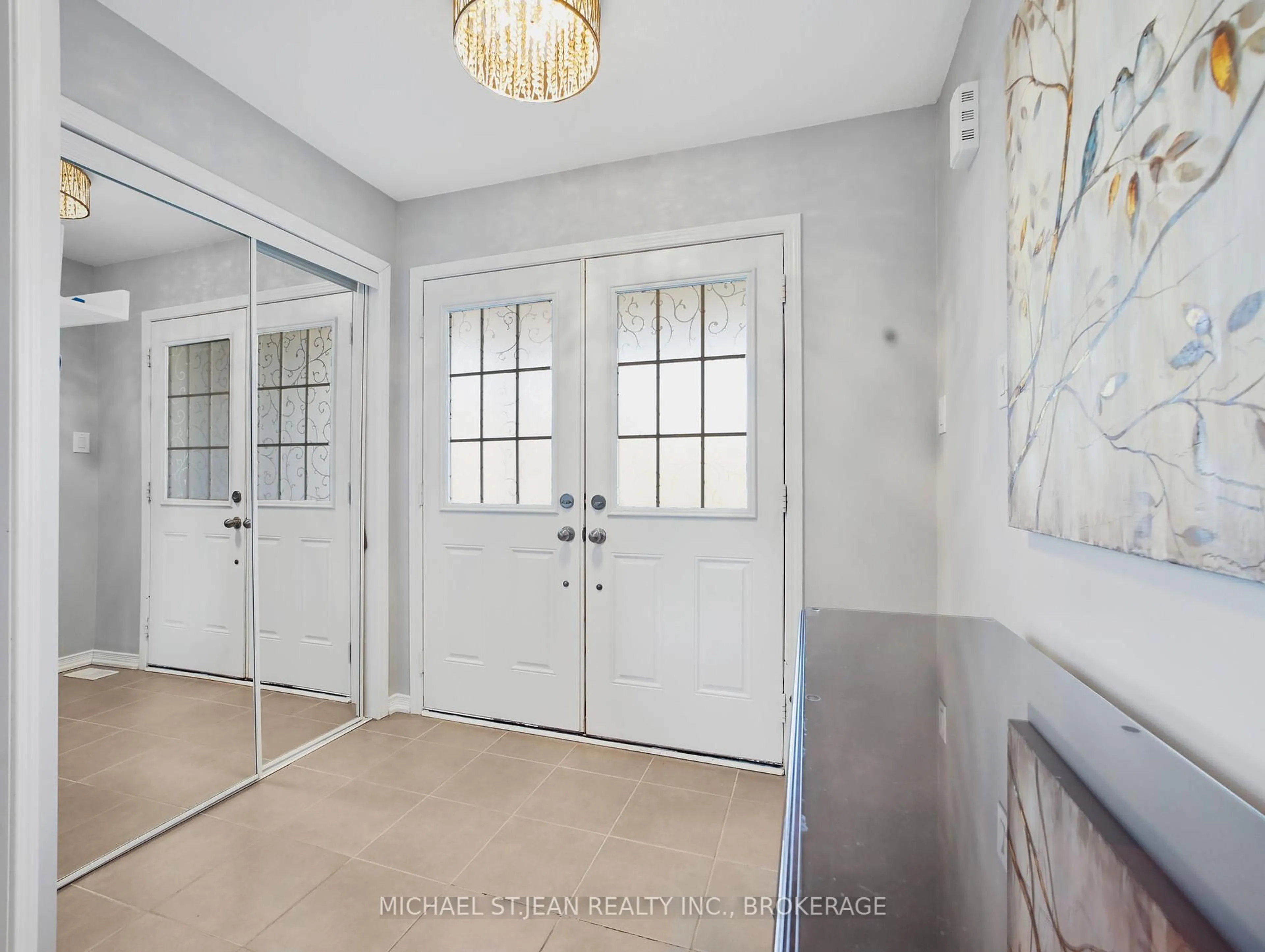 Indoor entryway for 116 Odonnel Dr, Hamilton Ontario L0R 1C0