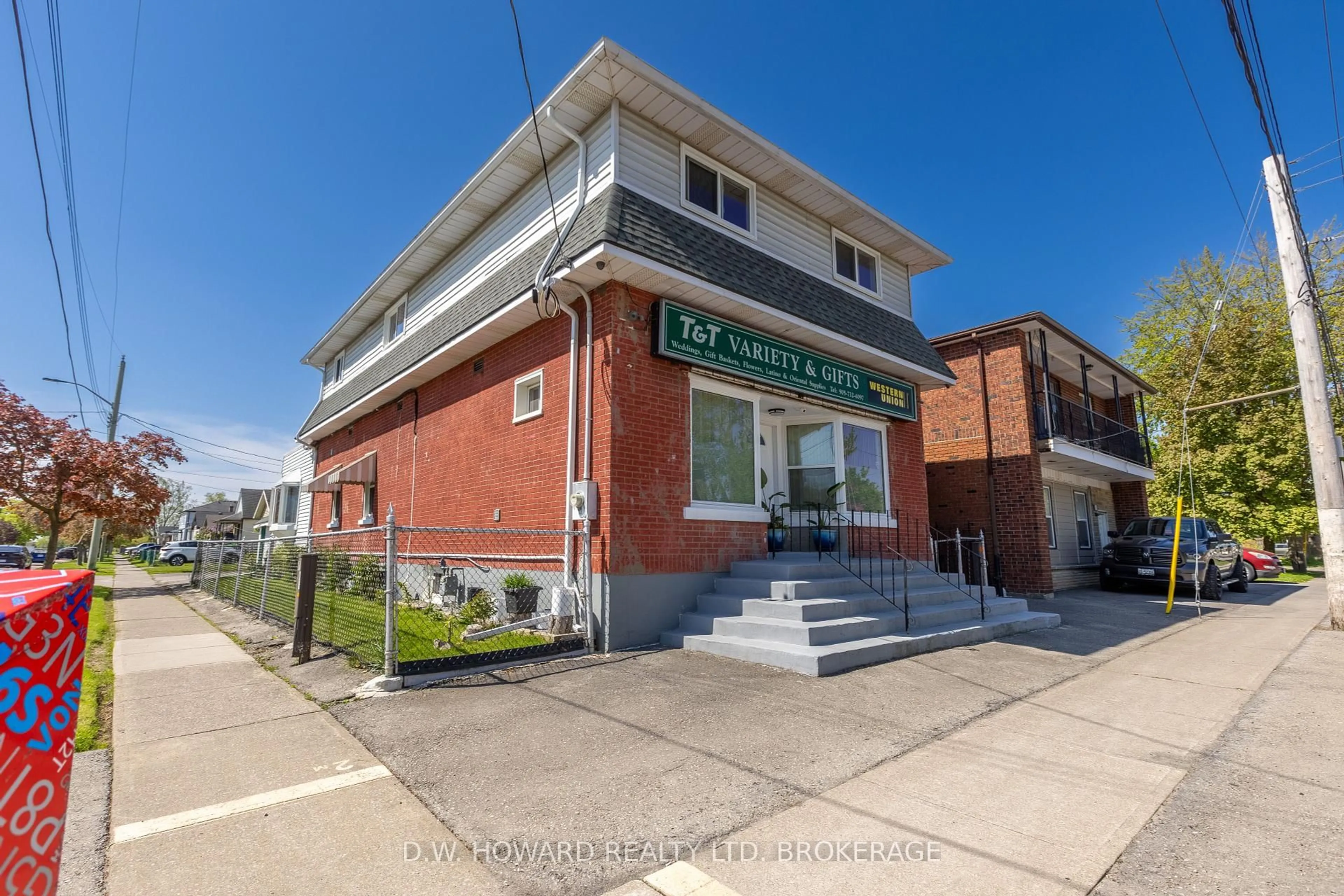 Home with brick exterior material, building for 534 Lincoln St, Welland Ontario L3B 4P2