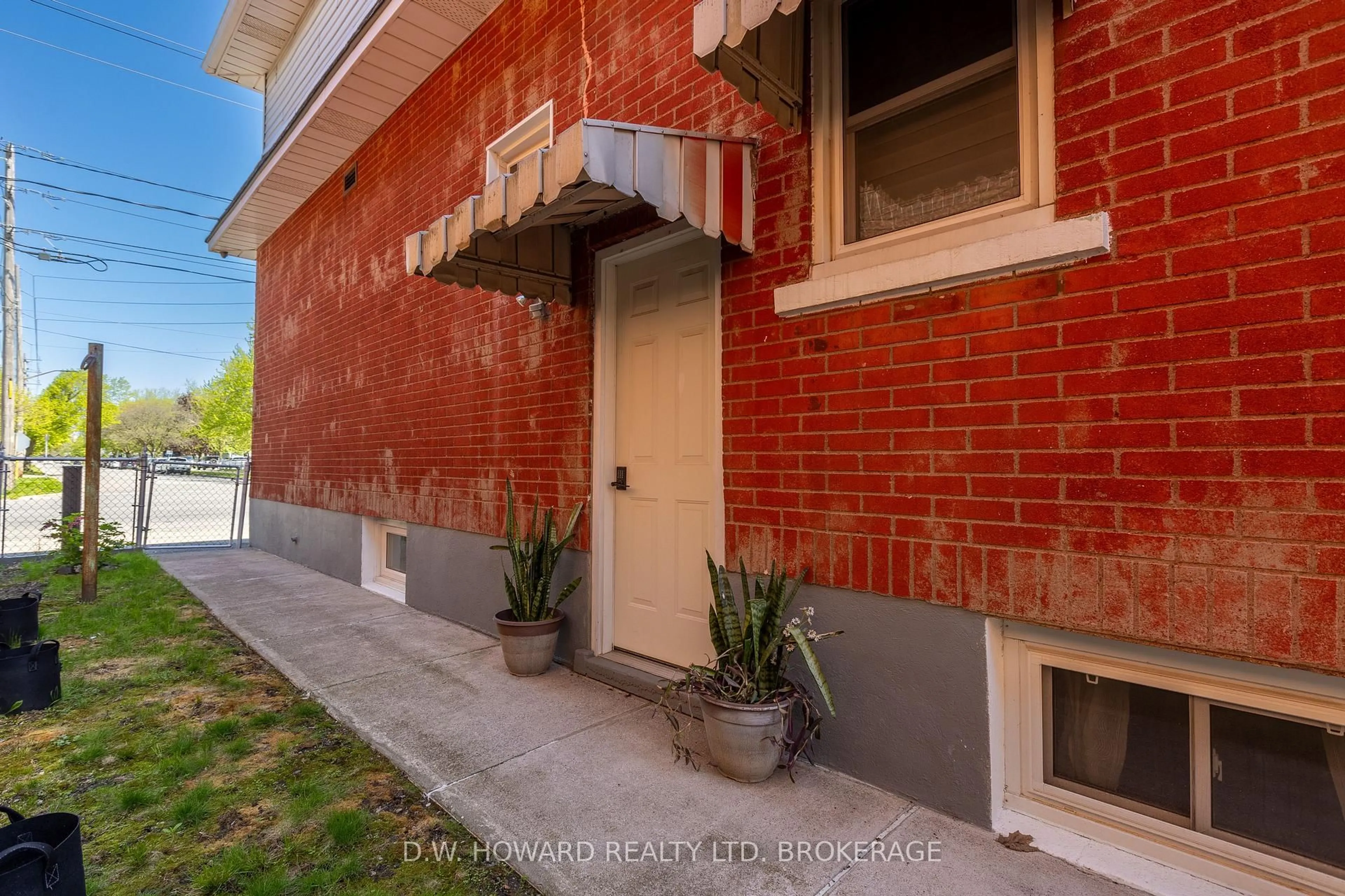 Home with brick exterior material, street for 534 Lincoln St, Welland Ontario L3B 4P2