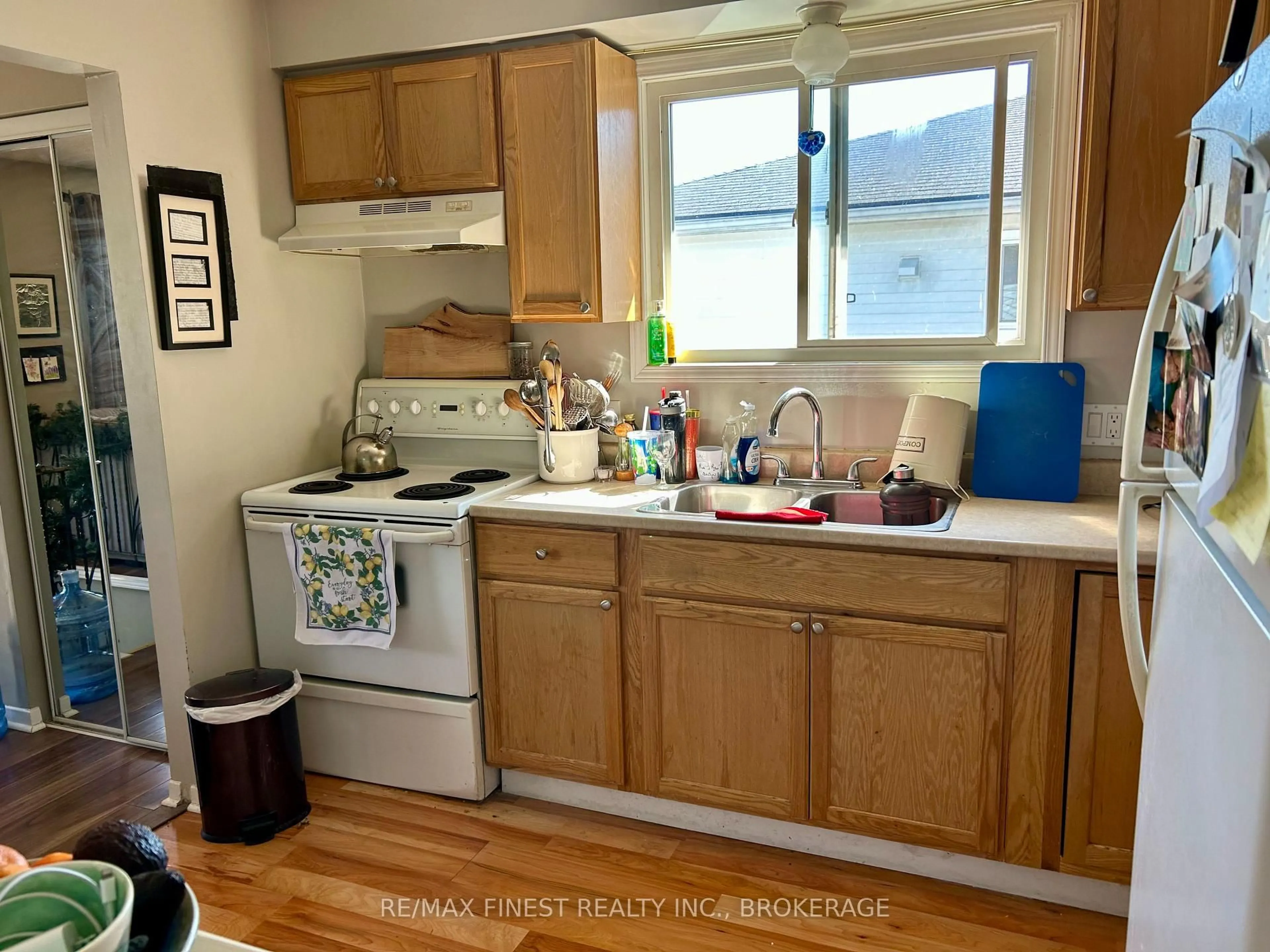 Standard kitchen, wood/laminate floor for 757 Ridley Dr, Kingston Ontario K7P 2A5