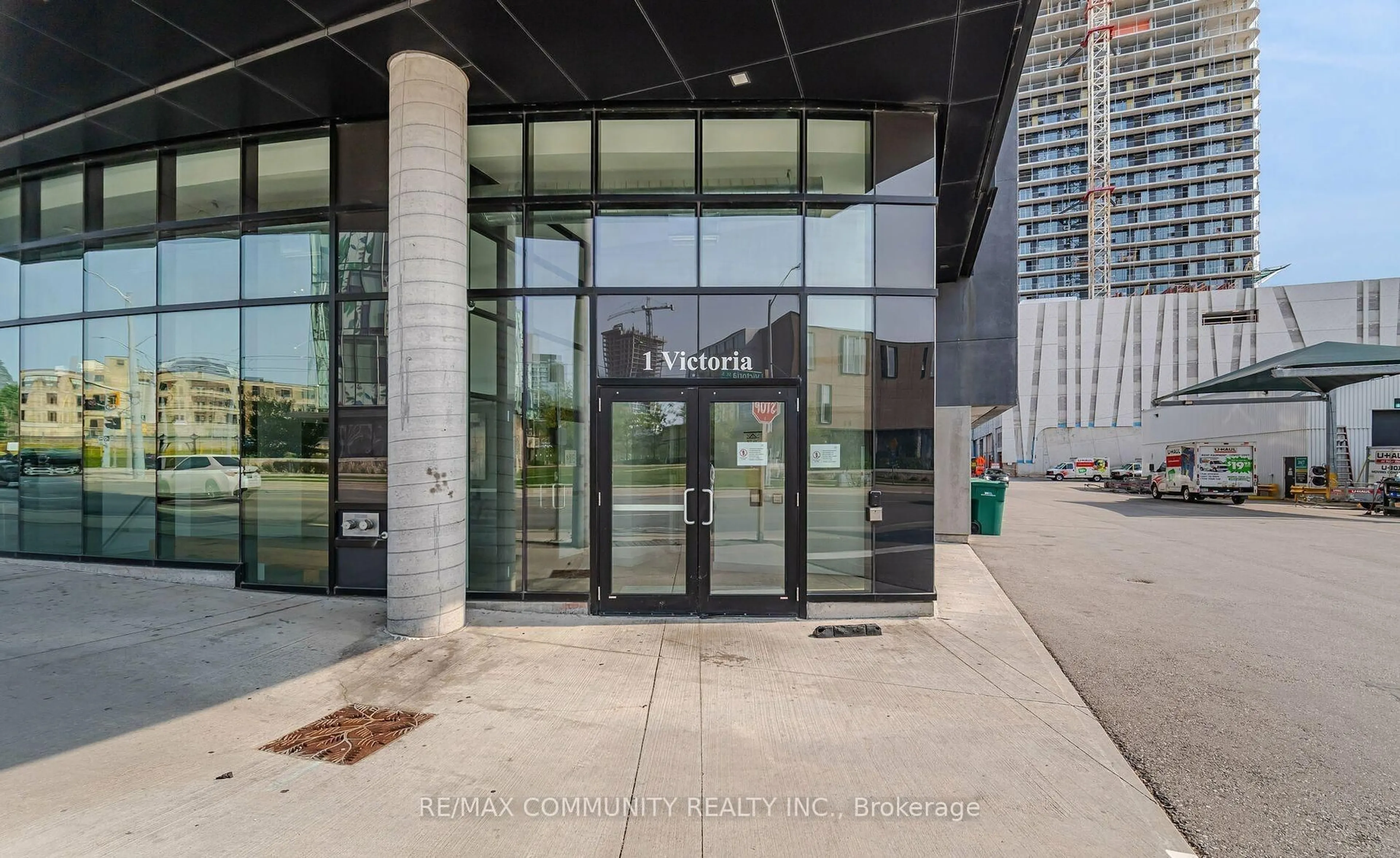 Indoor foyer for 1 Victoria St #1708, Kitchener Ontario N2G 0B5