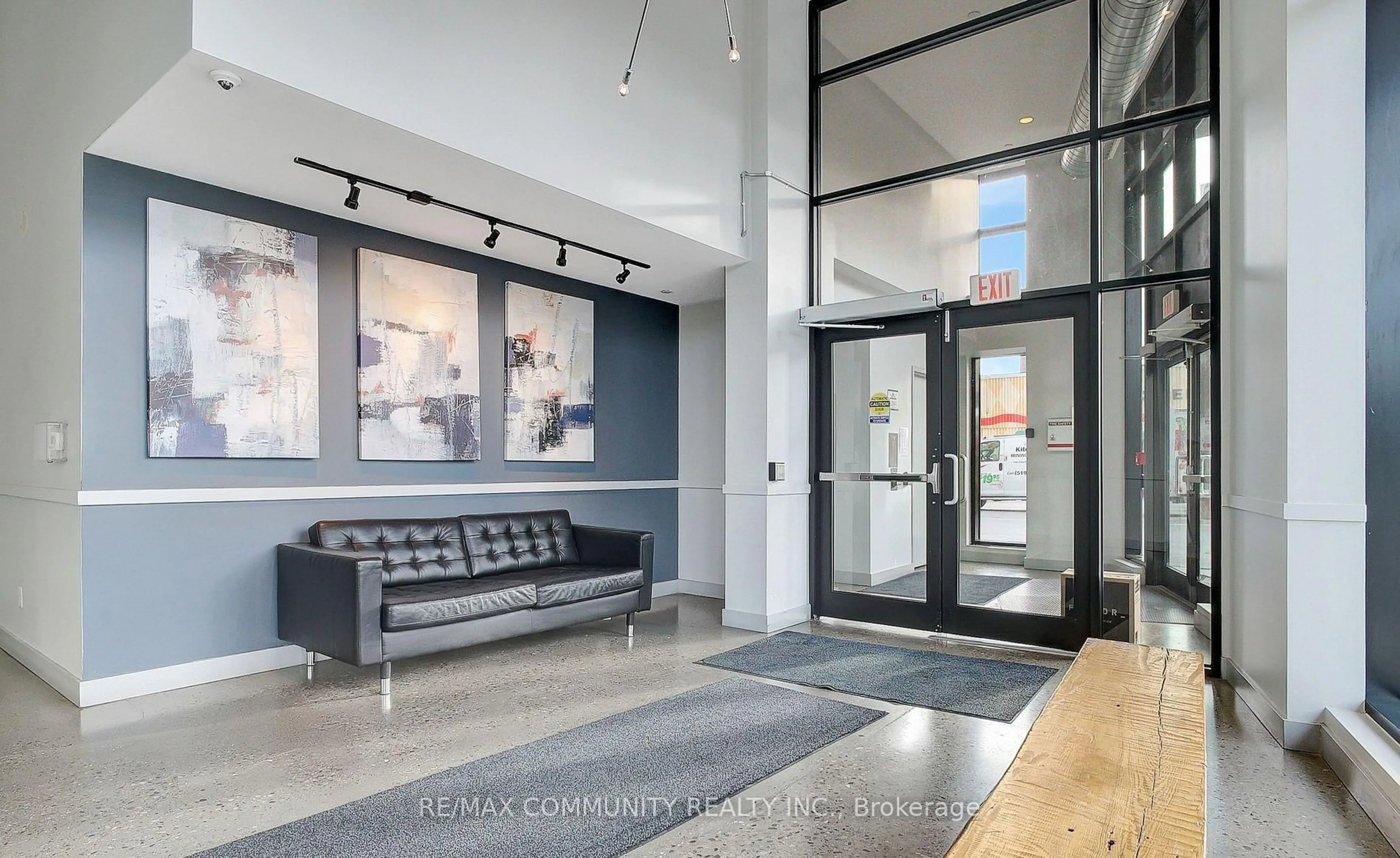 Indoor foyer for 1 Victoria St #1708, Kitchener Ontario N2G 0B5
