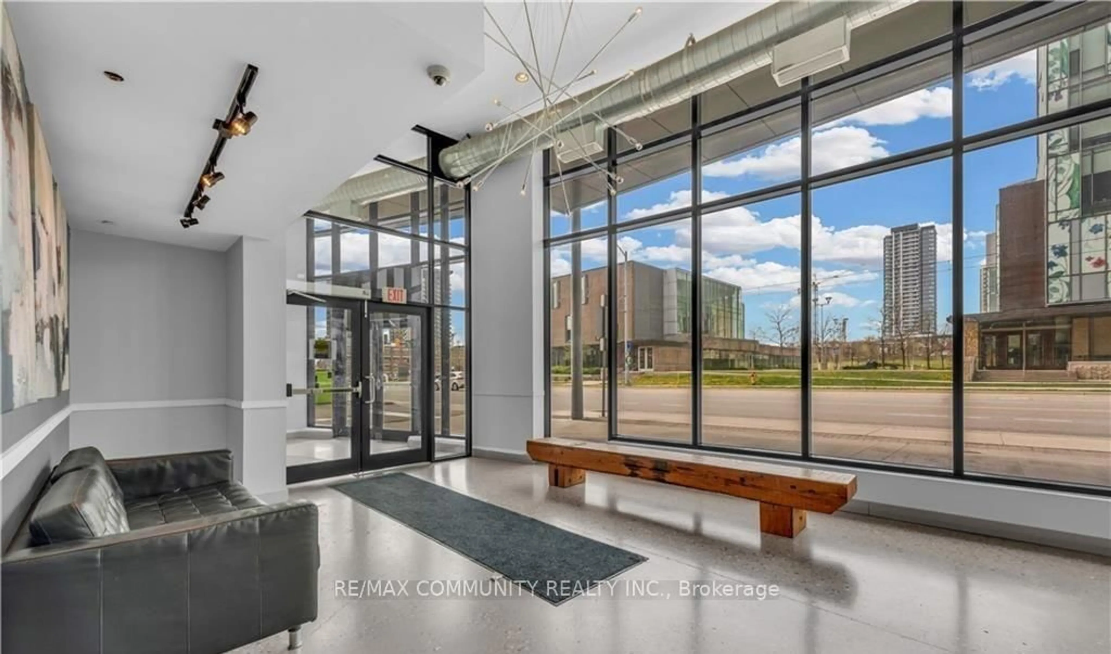Indoor foyer for 1 Victoria St #1708, Kitchener Ontario N2G 0B5