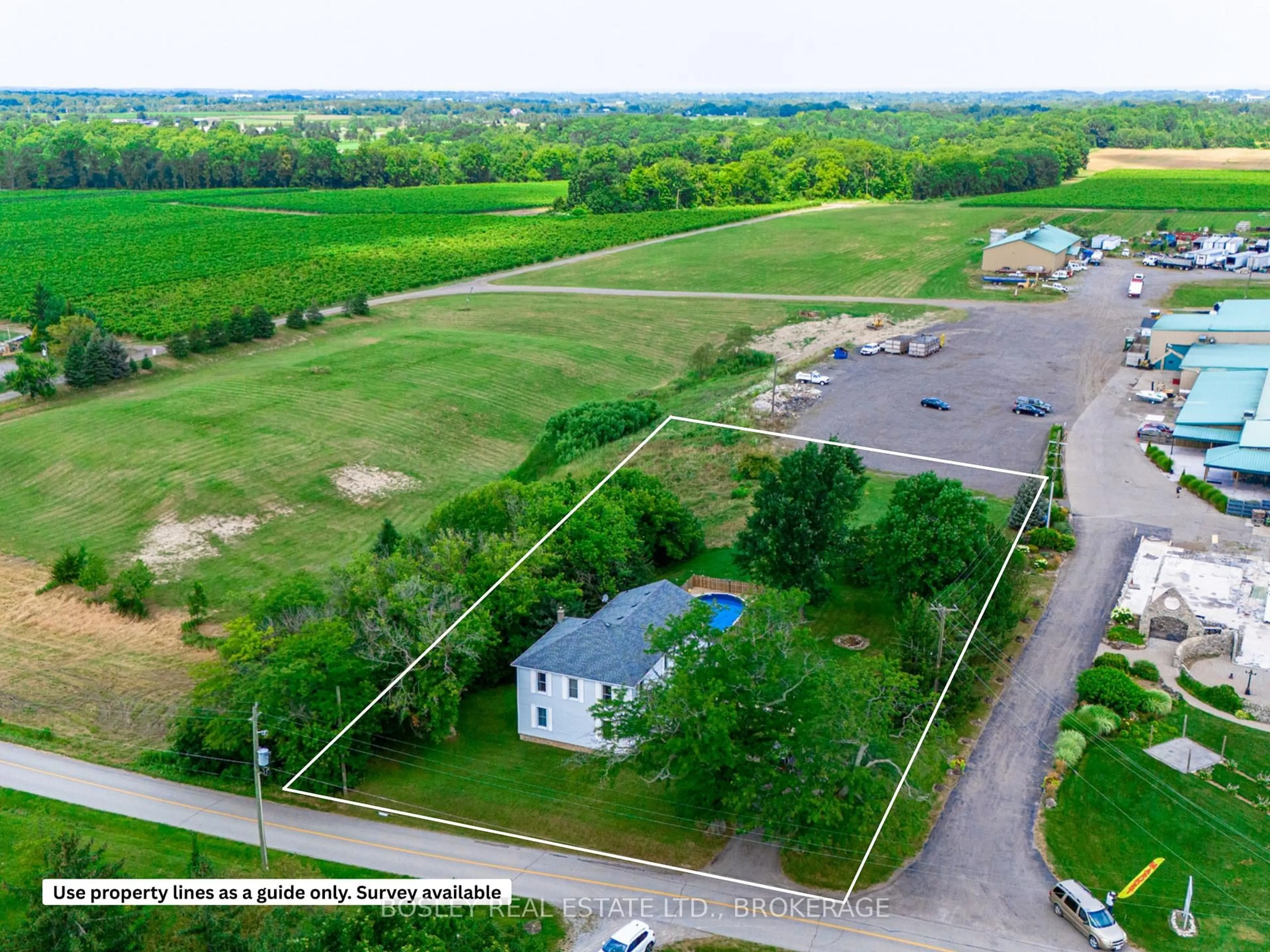 A pic from outside/outdoor area/front of a property/back of a property/a pic from drone, unknown for 1609 Eighth Ave, St. Catharines Ontario L2R 6P7