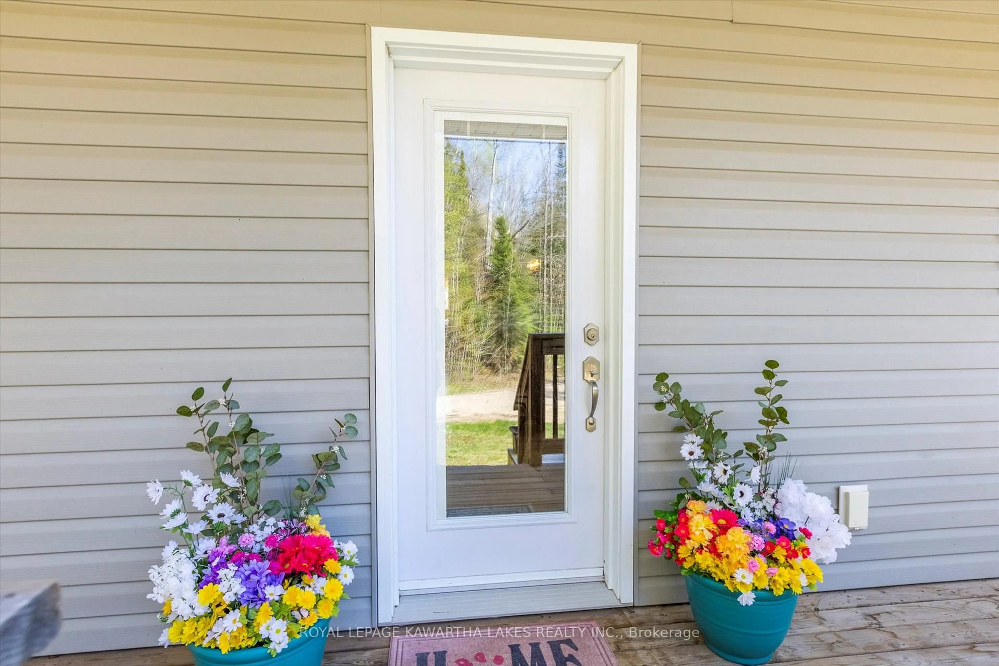 Indoor entryway for 166 Jeffrey Lake Rd, Bancroft Ontario K0L 1C0
