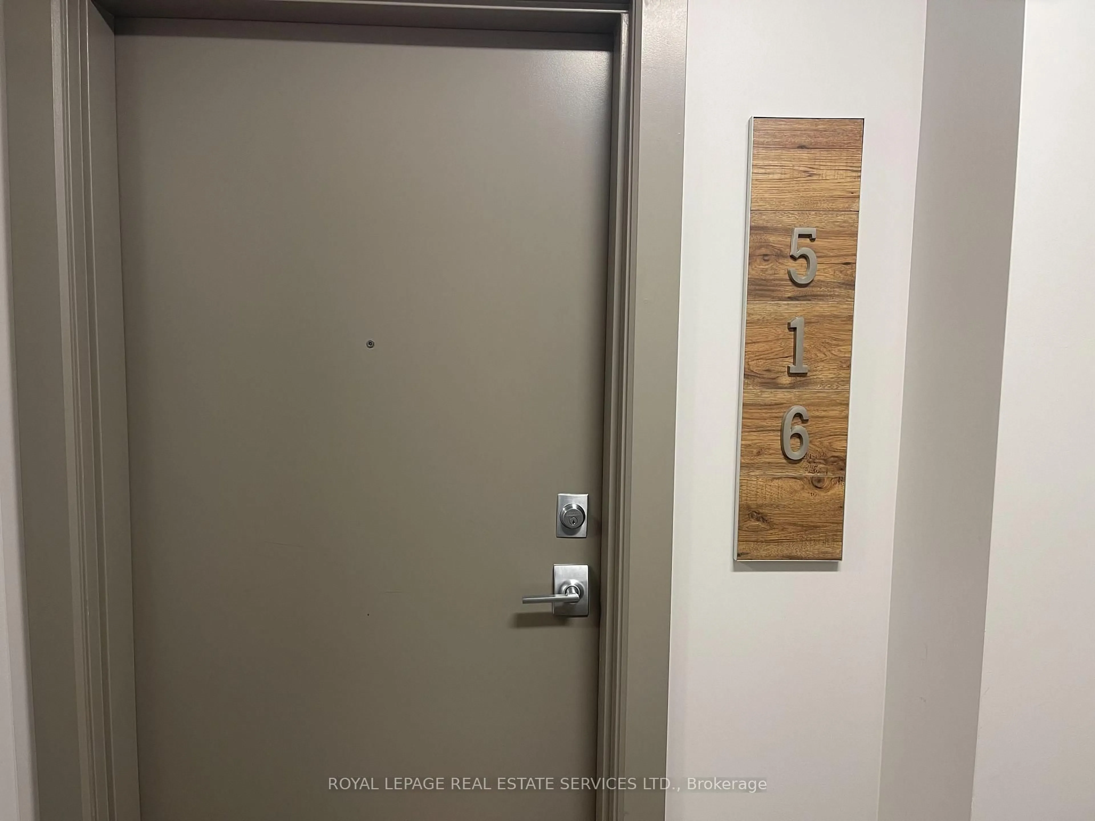 Indoor entryway for 10 Esplanade Lane #516, Grimsby Ontario L3M 0H1