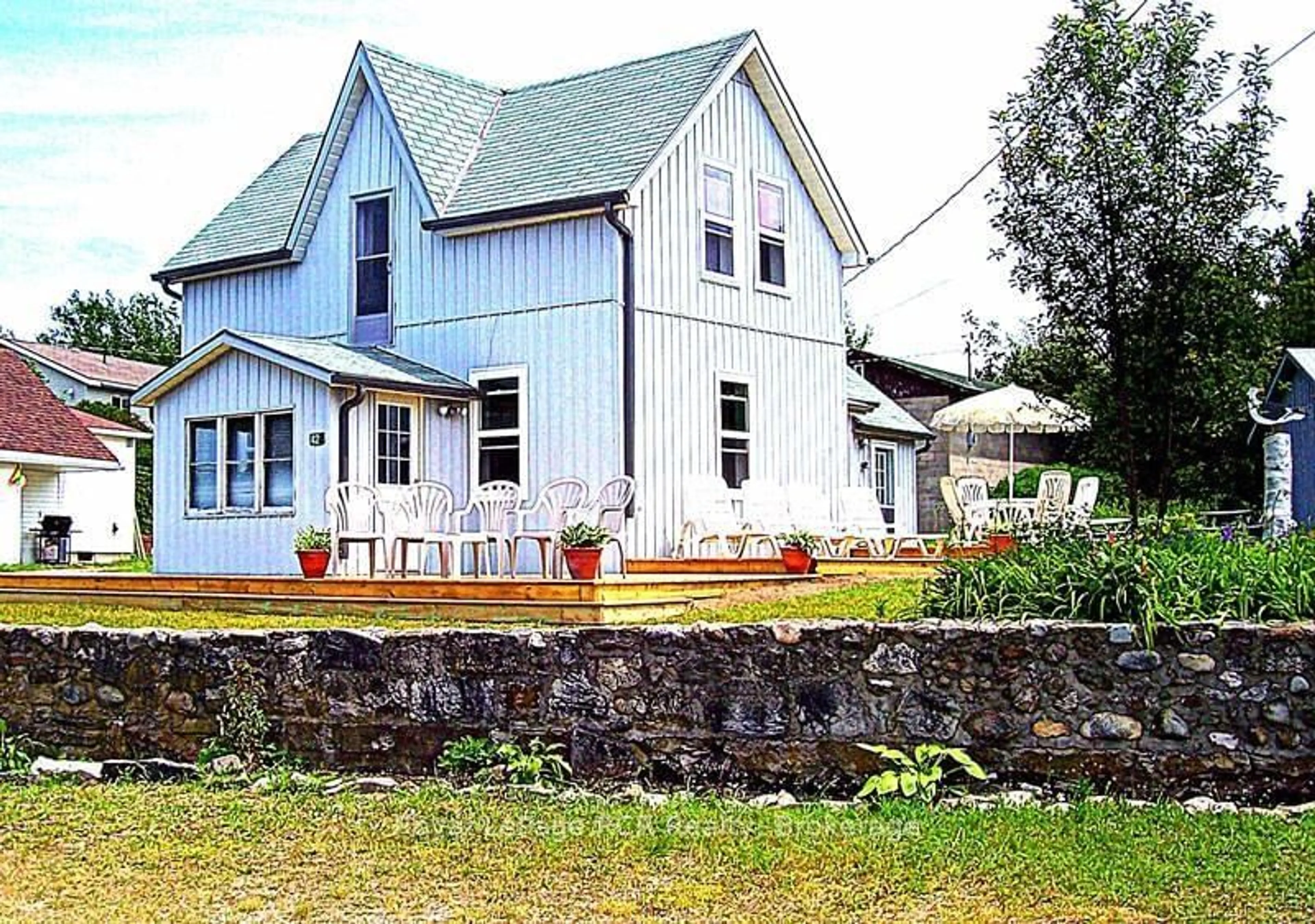 Home with vinyl exterior material, building for 42 Bay St, Northern Bruce Peninsula Ontario N0H 2R0