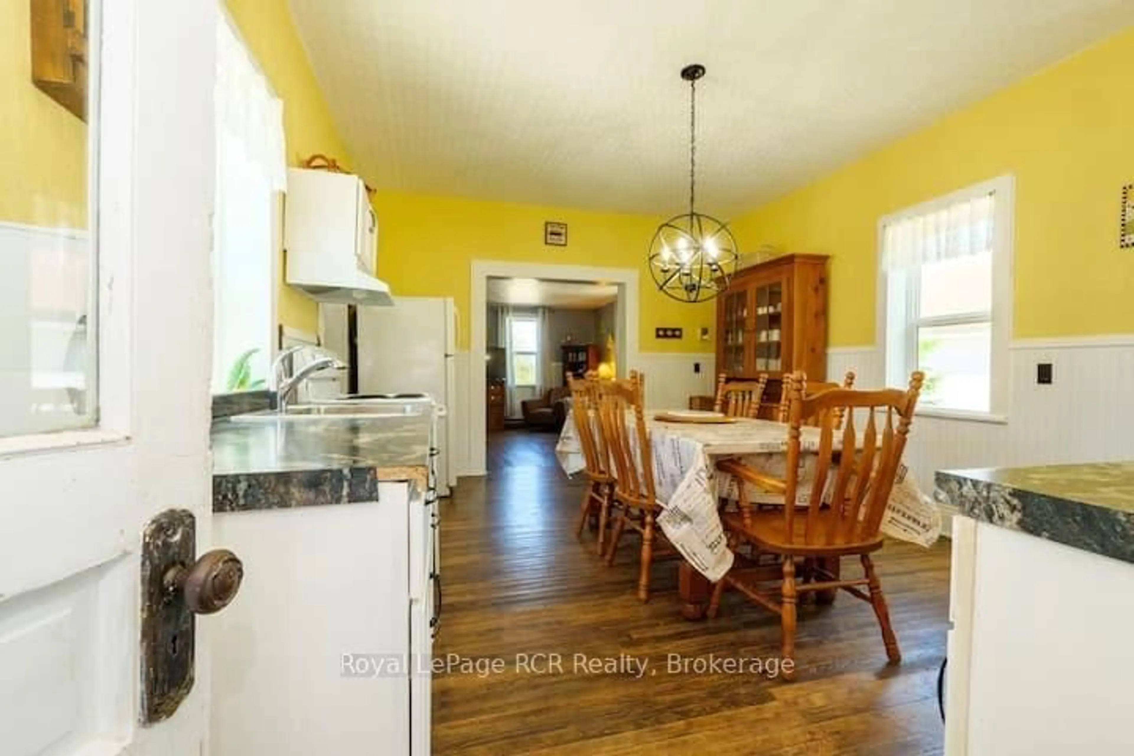 Dining room, wood/laminate floor for 42 Bay St, Northern Bruce Peninsula Ontario N0H 2R0