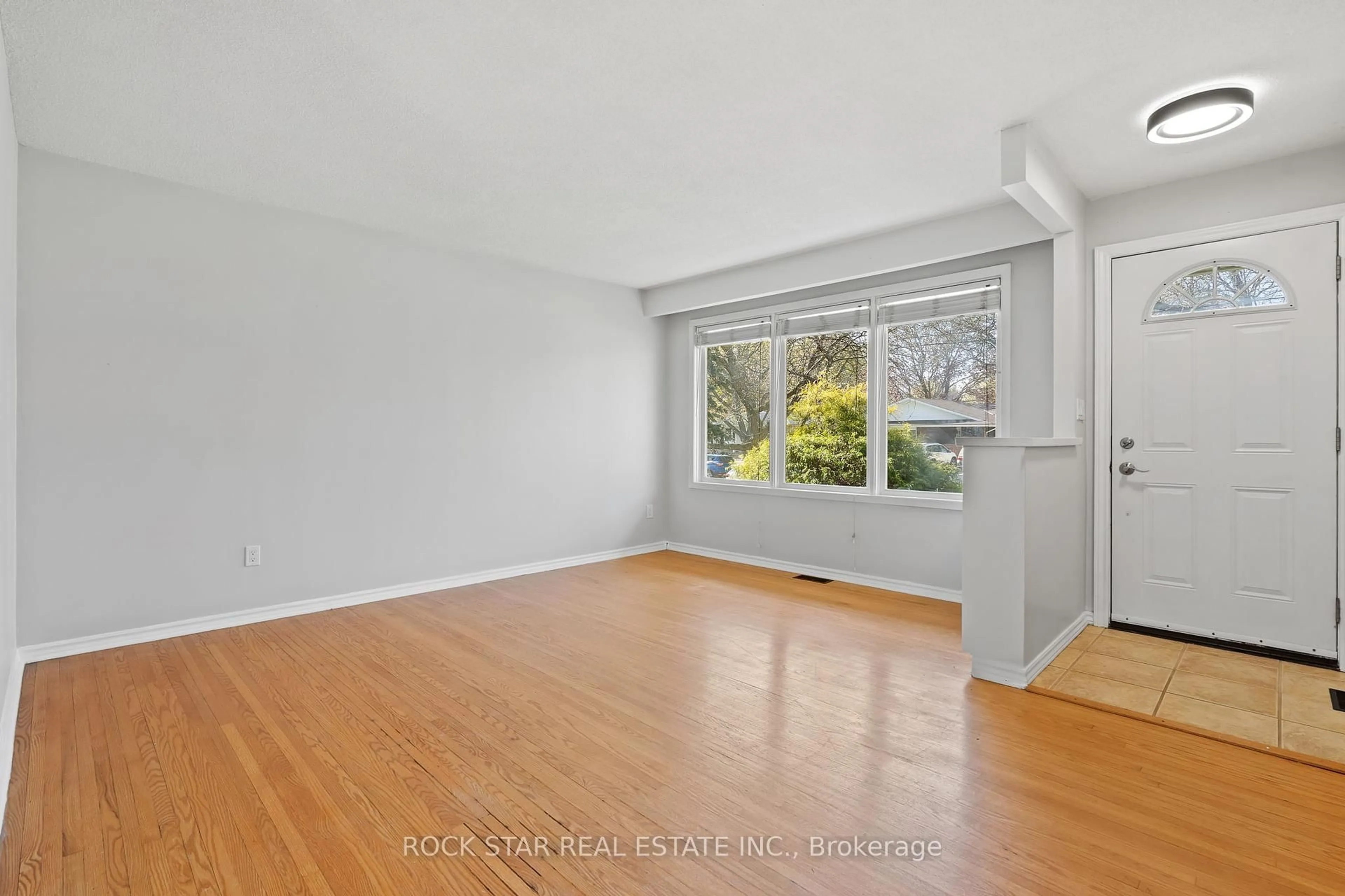 A pic of a room for 27 Cindy Dr, St. Catharines Ontario L2M 6K3