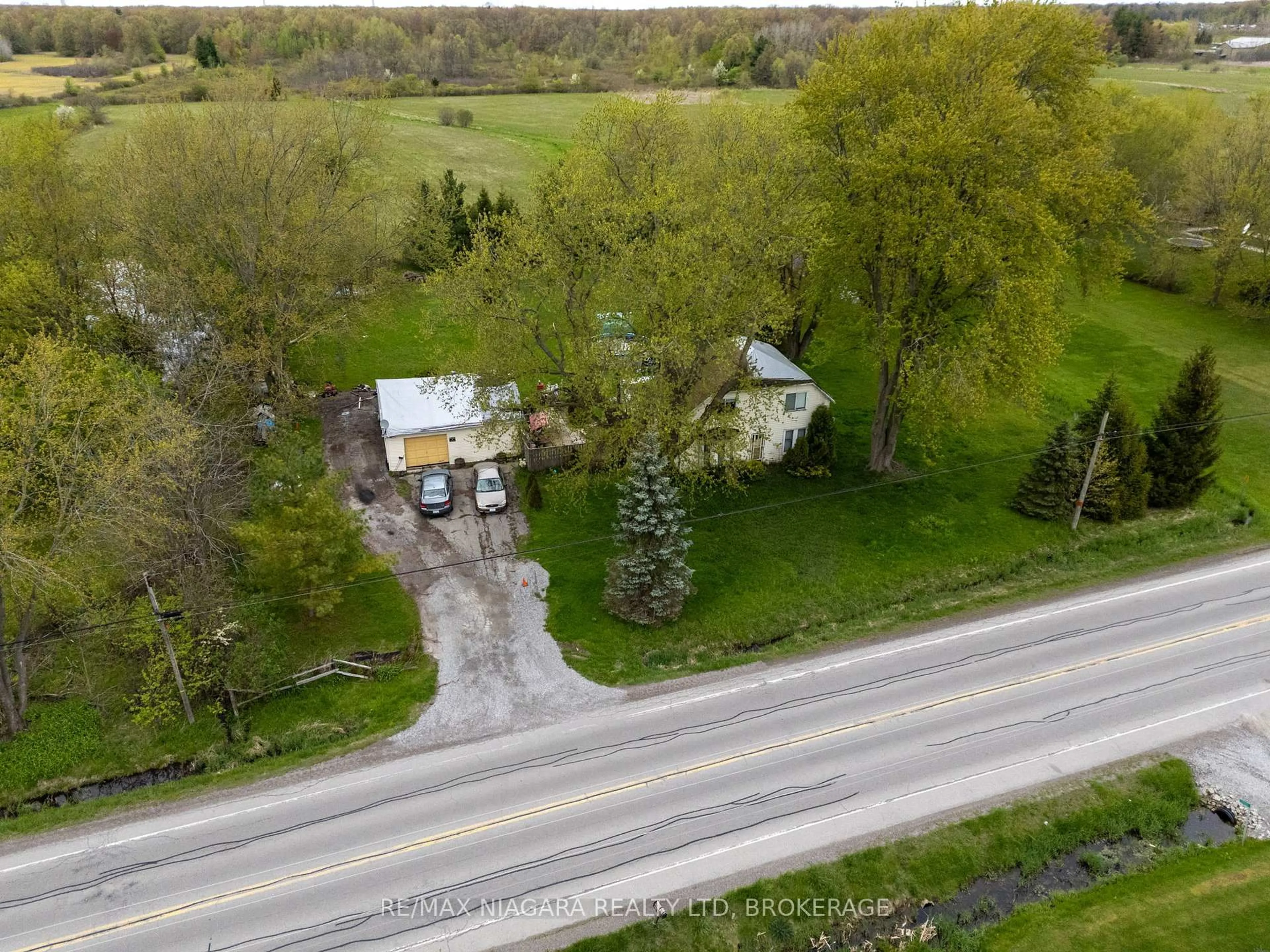 A pic from outside/outdoor area/front of a property/back of a property/a pic from drone, street for 3507 Canboro Rd, West Lincoln Ontario L0S 1C0