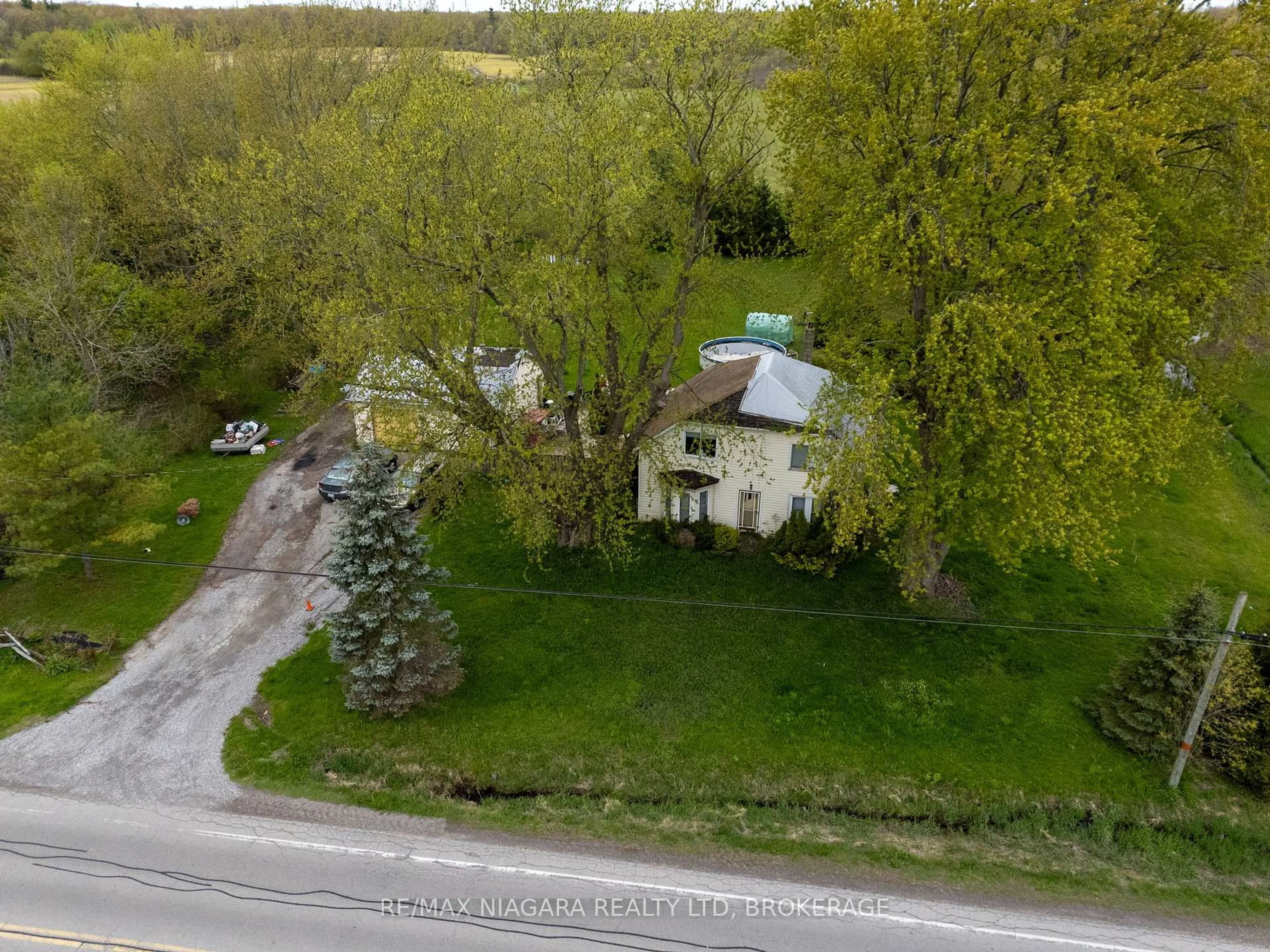 A pic from outside/outdoor area/front of a property/back of a property/a pic from drone, street for 3507 Canboro Rd, West Lincoln Ontario L0S 1C0