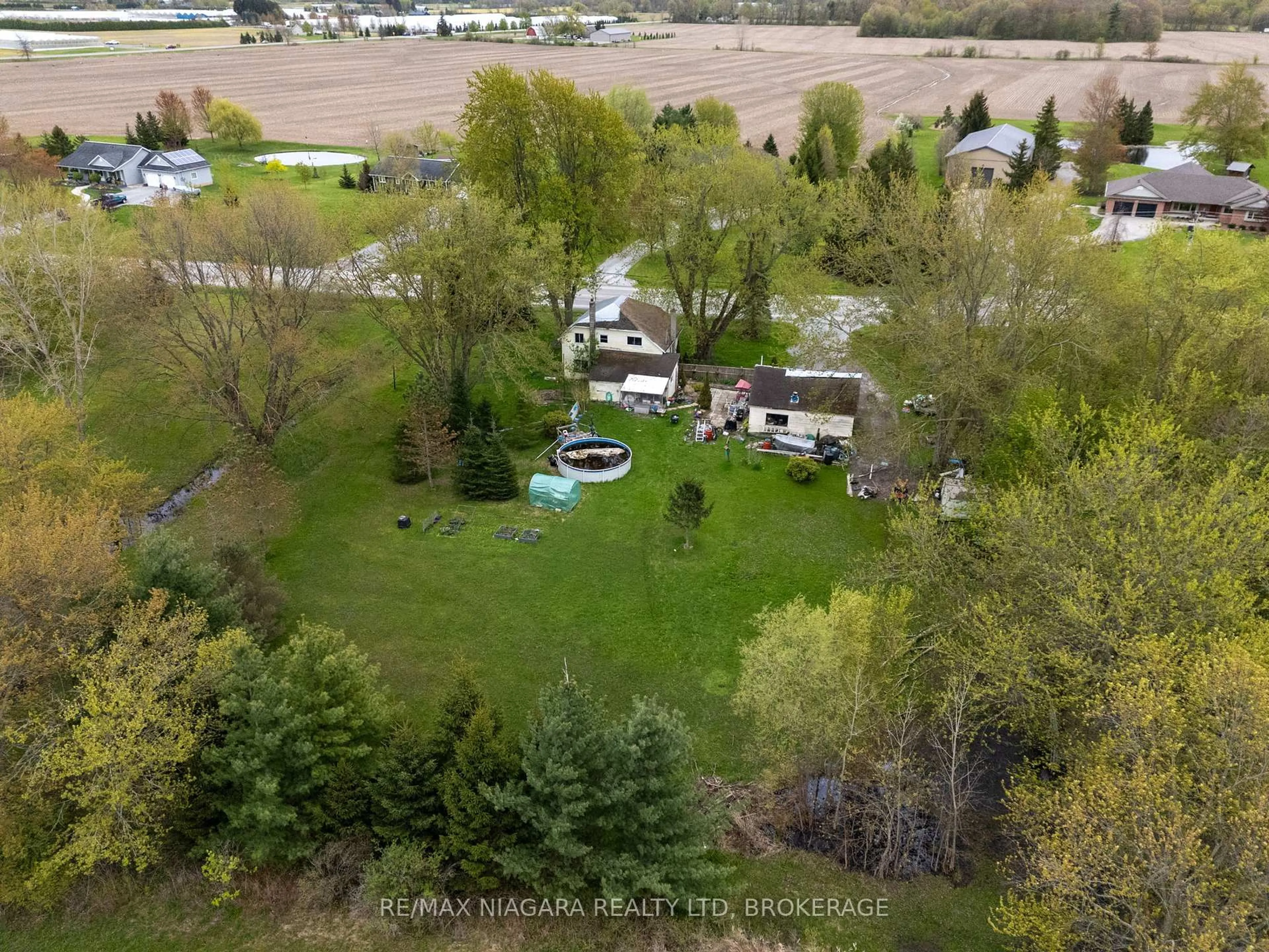 A pic from outside/outdoor area/front of a property/back of a property/a pic from drone, water/lake/river/ocean view for 3507 Canboro Rd, West Lincoln Ontario L0S 1C0