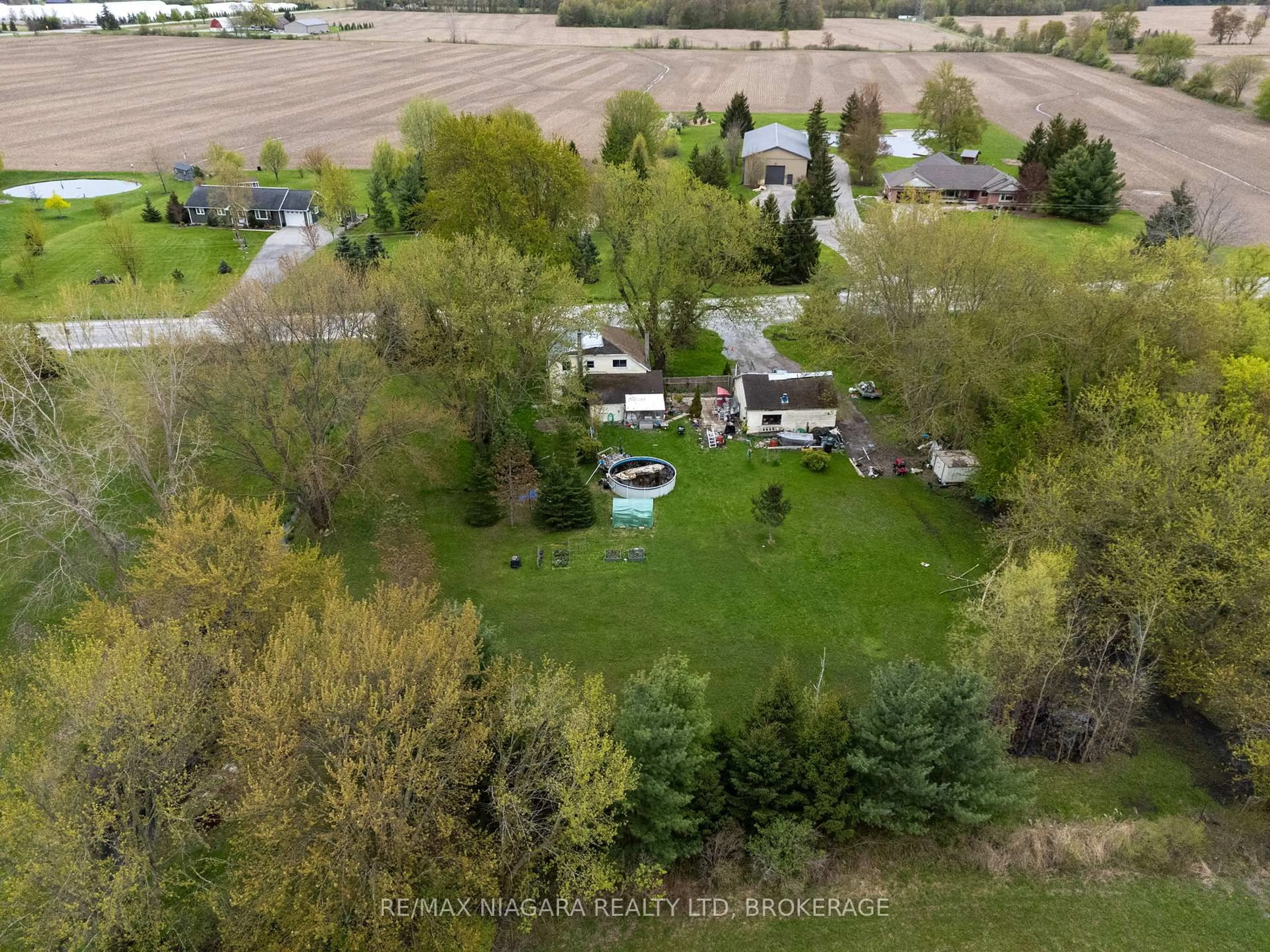 A pic from outside/outdoor area/front of a property/back of a property/a pic from drone, forest/trees view for 3507 Canboro Rd, West Lincoln Ontario L0S 1C0