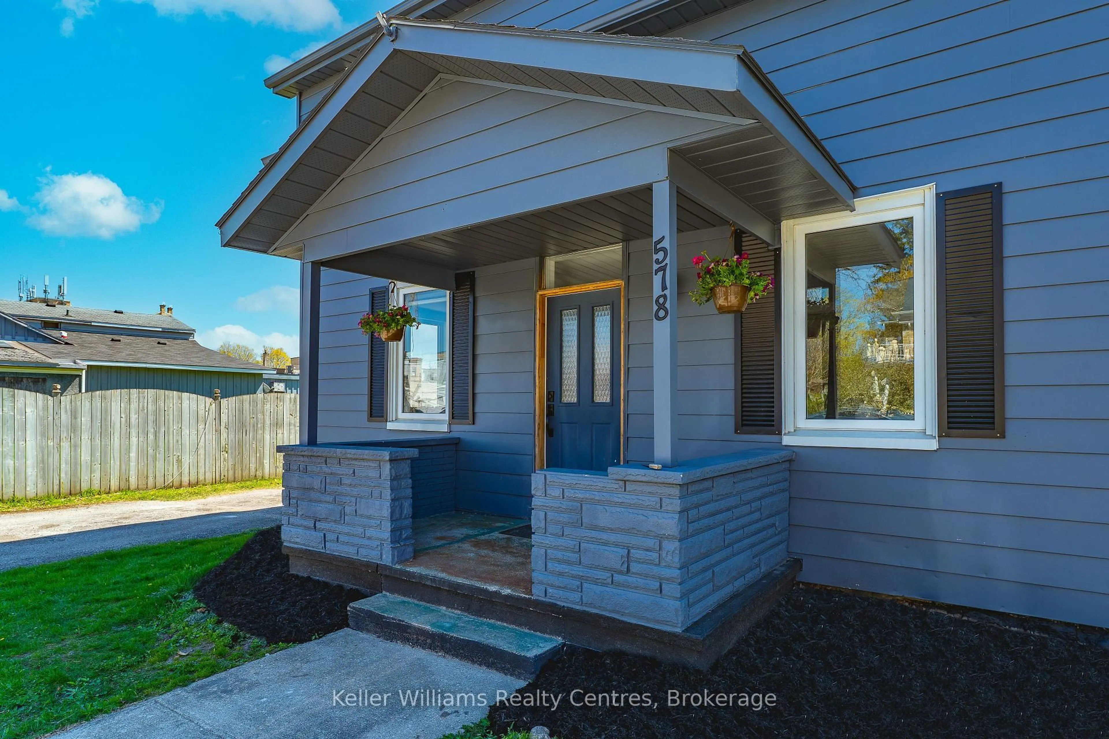 Home with vinyl exterior material, street for 578 Green St, Saugeen Shores Ontario N0H 2C1