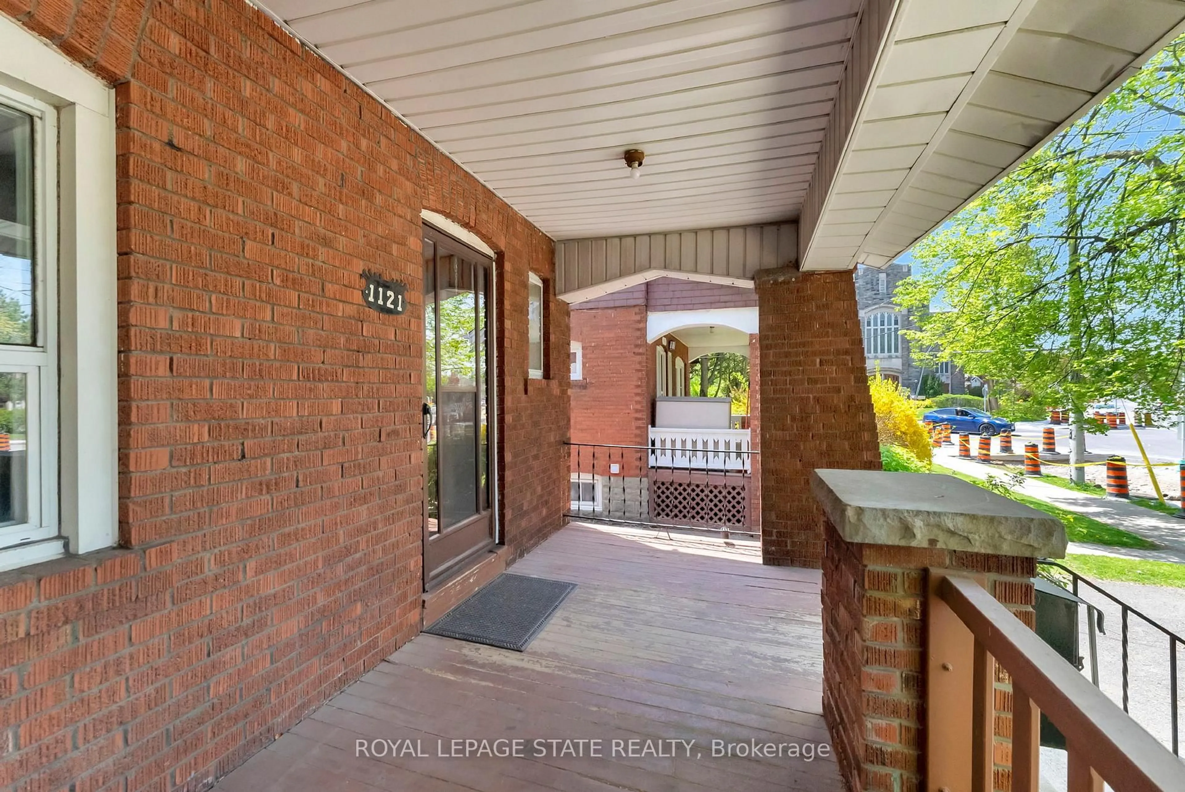 Unknown for 1121 King St, Hamilton Ontario L8S 1L8