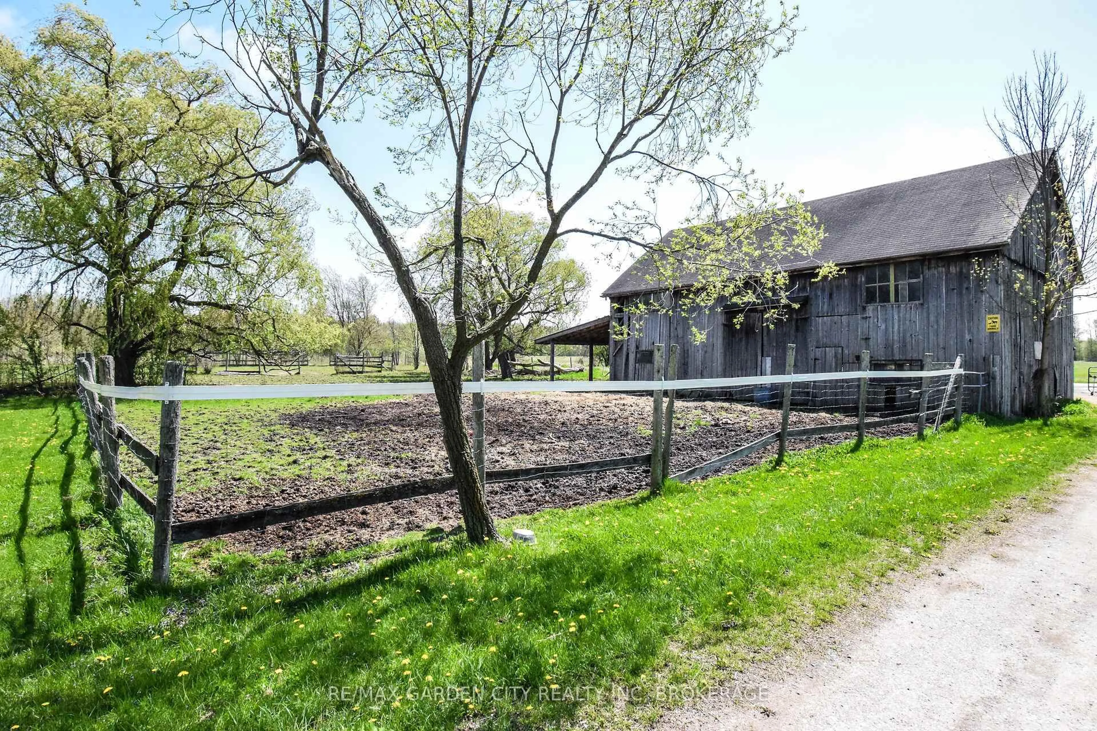 Patio, street for 6467 SAUER Rd, Niagara Falls Ontario L3B 5N4