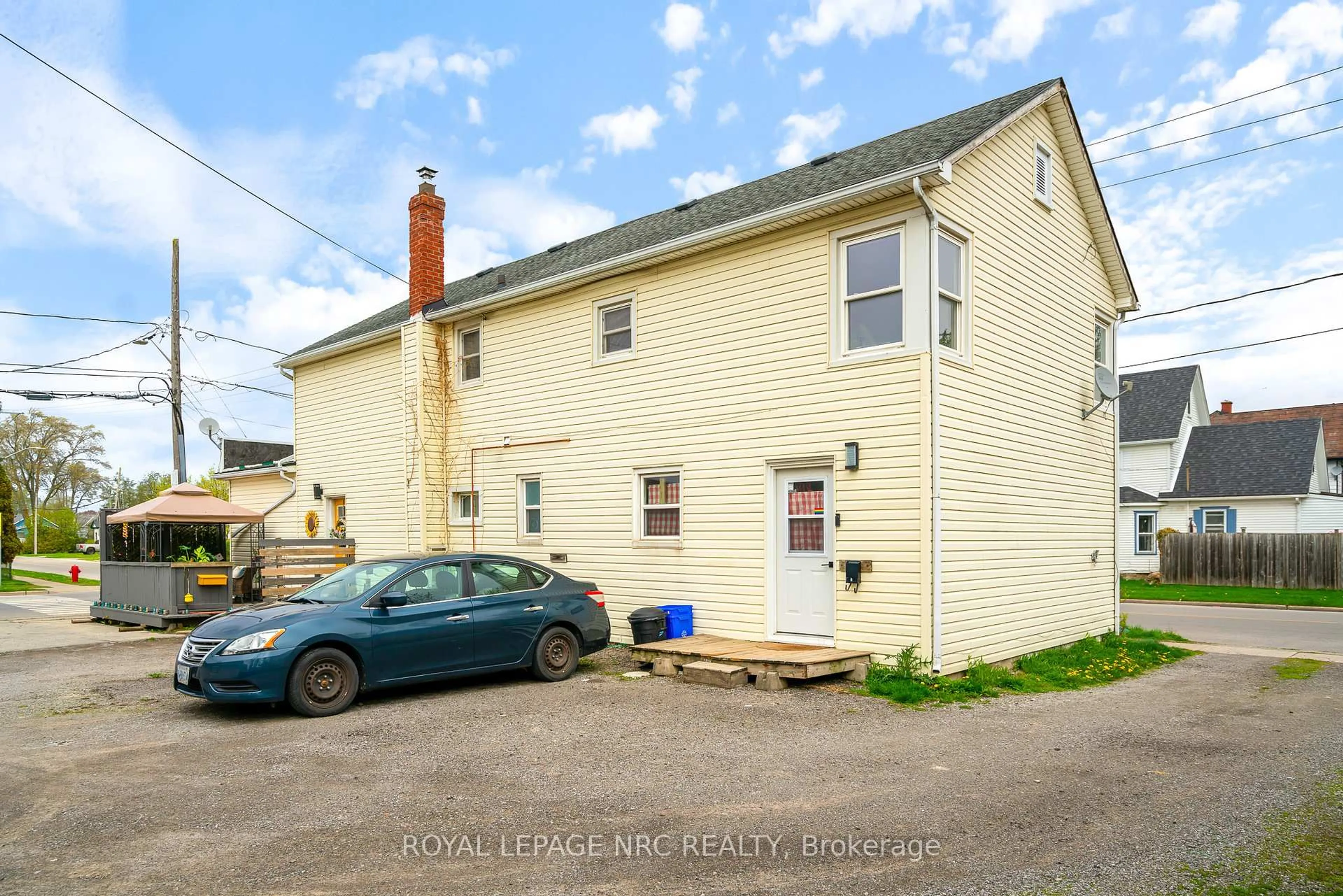 A pic from outside/outdoor area/front of a property/back of a property/a pic from drone, building for 396 Main St, Port Colborne Ontario L3K 3W1