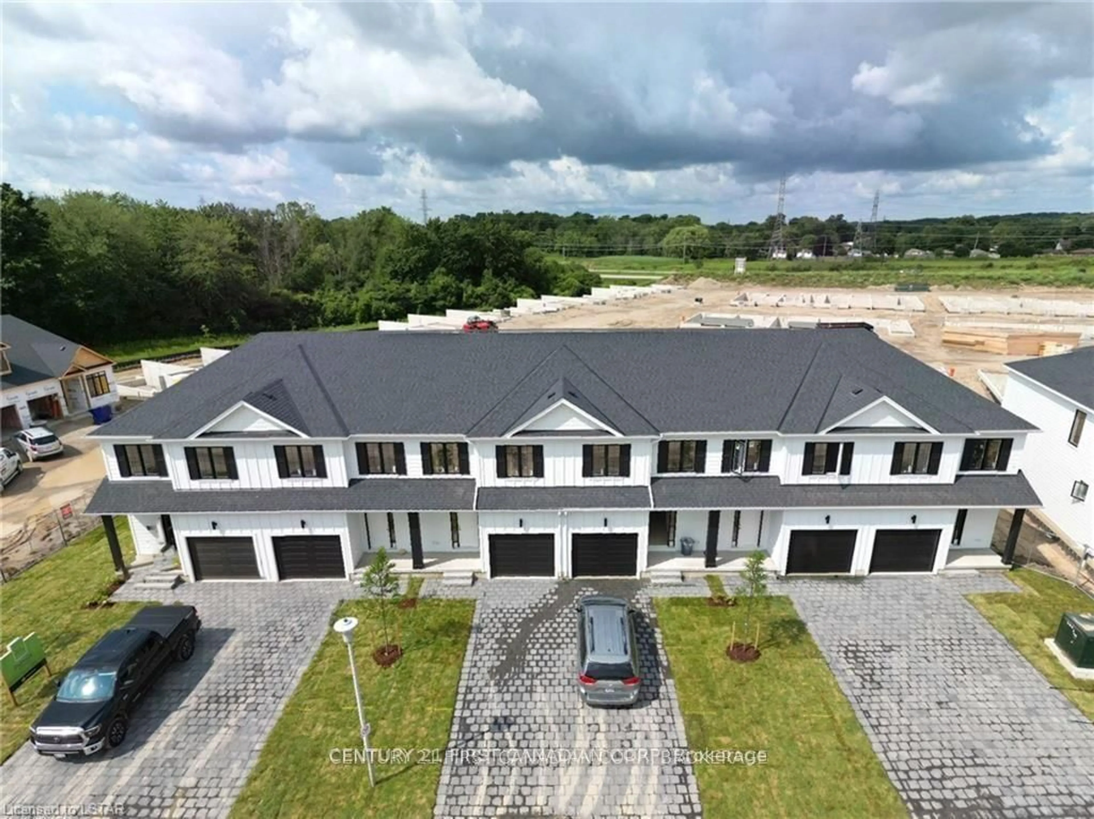 A pic from outside/outdoor area/front of a property/back of a property/a pic from drone, building for 1960 Evans Blvd #121, London South Ontario N6M 0A2