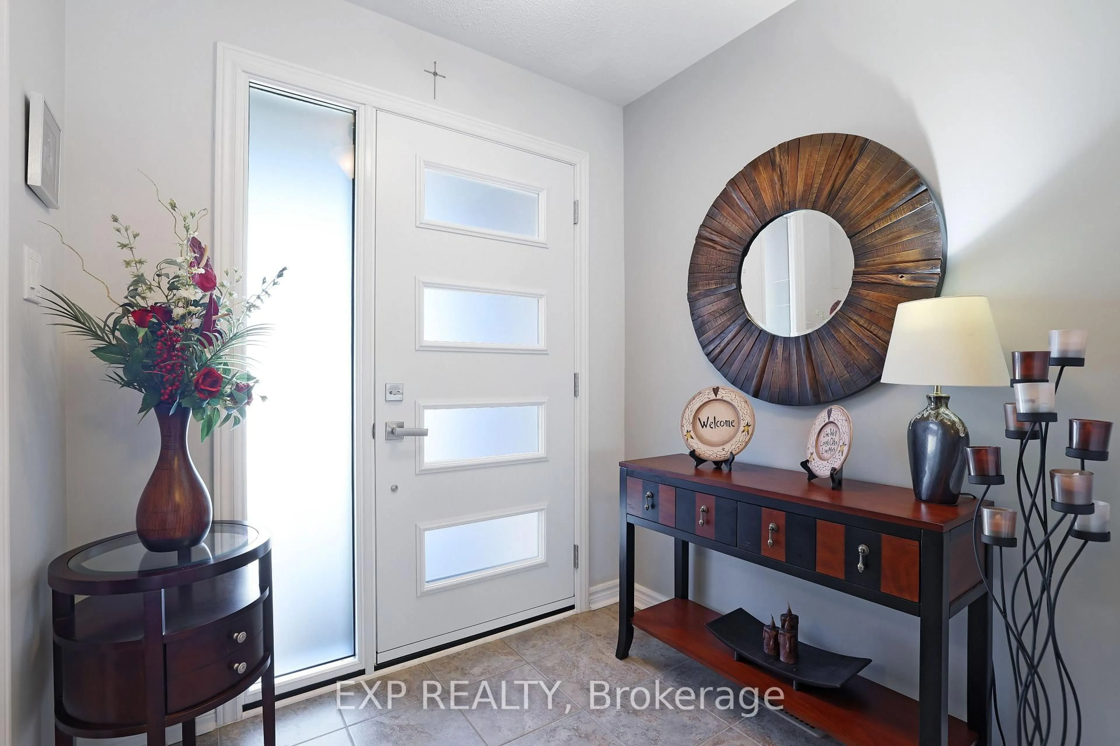 Indoor entryway for 452 Van Dusen St, Almonte Ontario K0A 1A0
