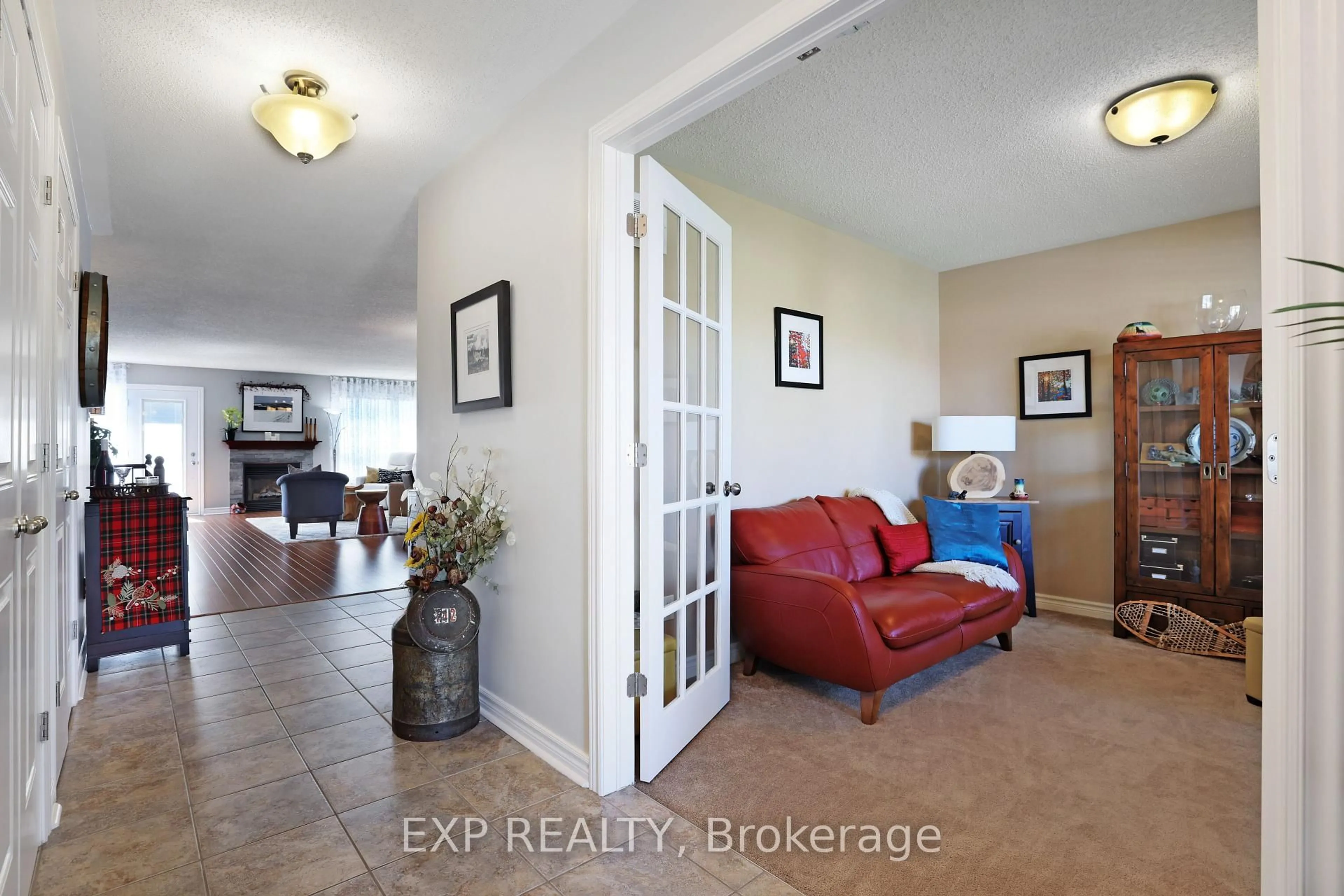 Indoor entryway for 452 Van Dusen St, Almonte Ontario K0A 1A0