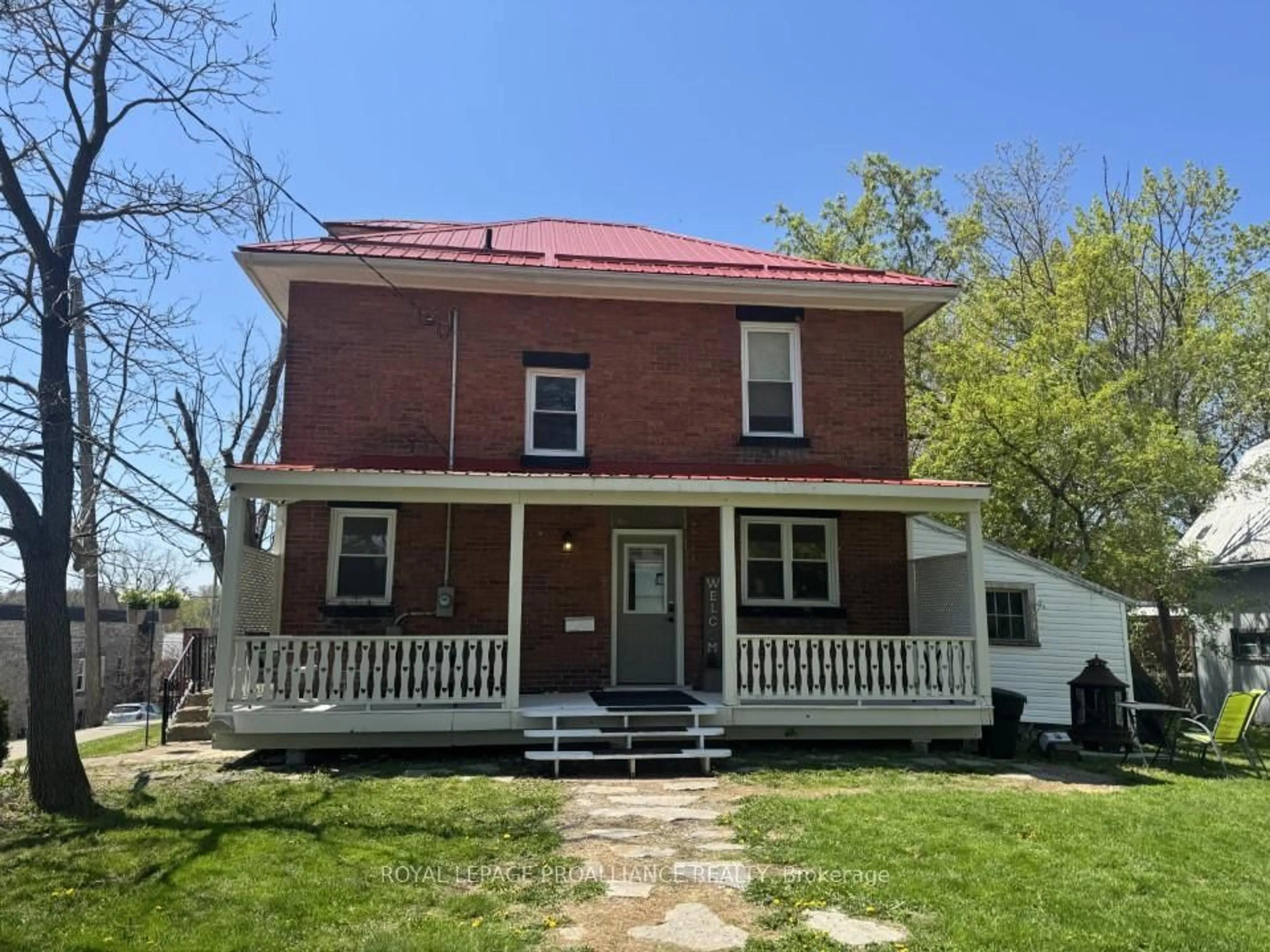 Unknown for 17 Madoc St, Limoges Ontario K0K 2M0