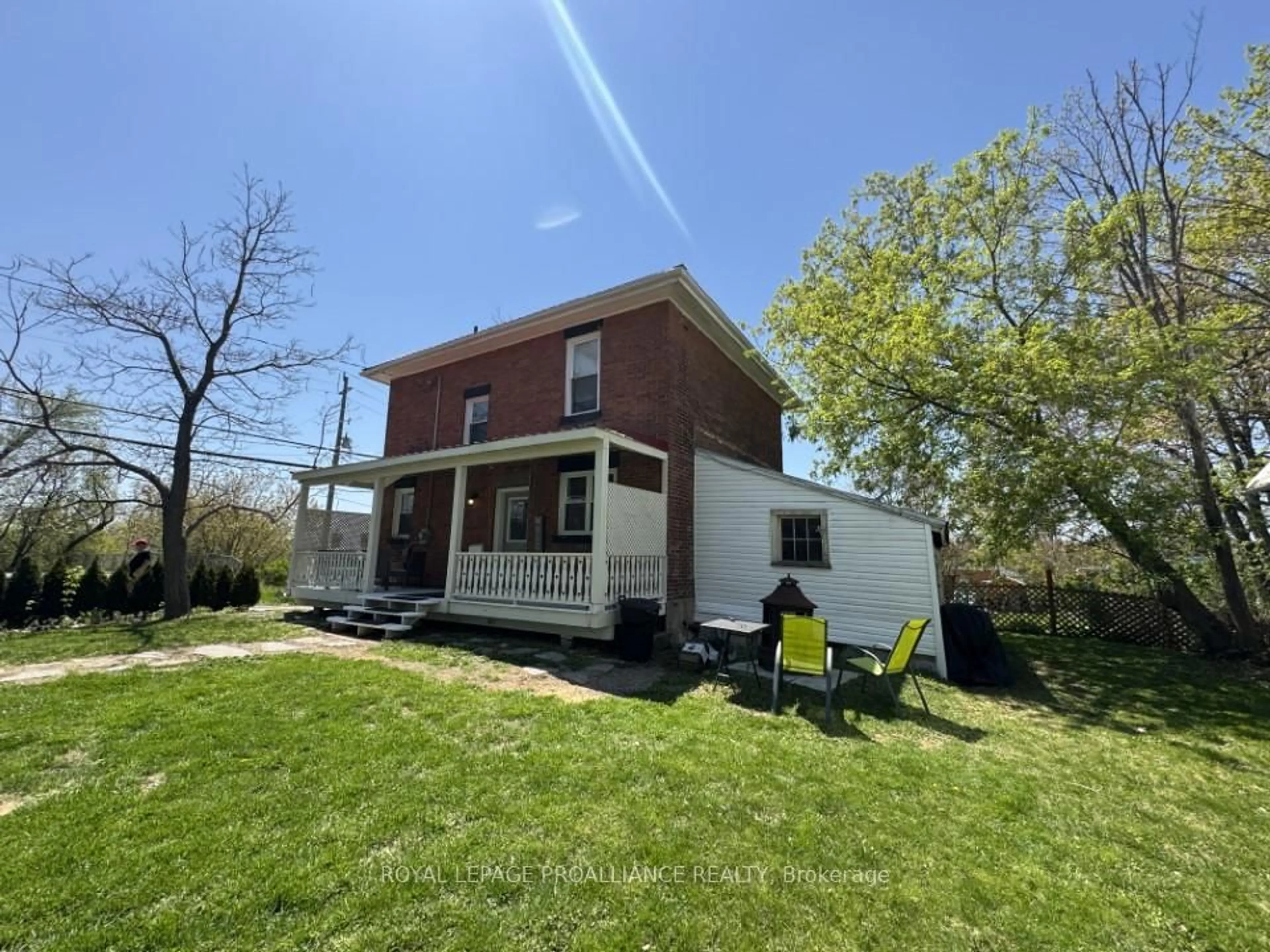 Unknown for 17 Madoc St, Limoges Ontario K0K 2M0