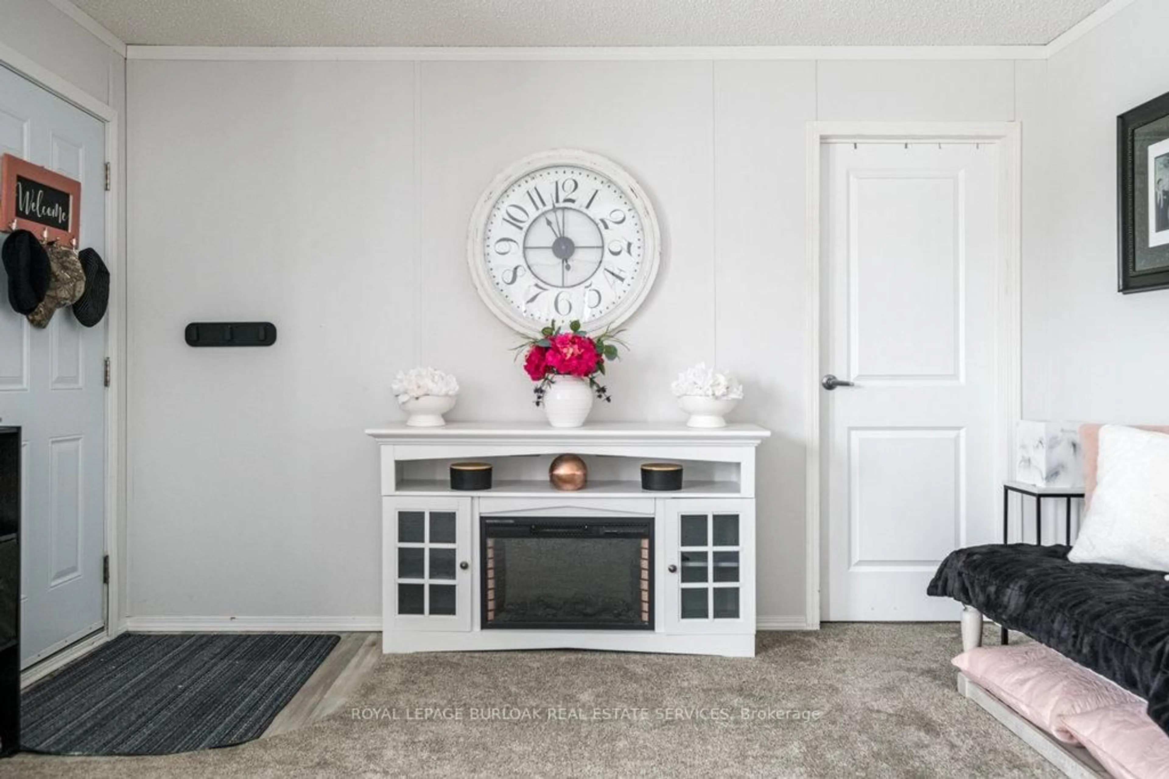Indoor entryway for 29 Hickory Hllw, Haldimand Ontario N0A 1L0